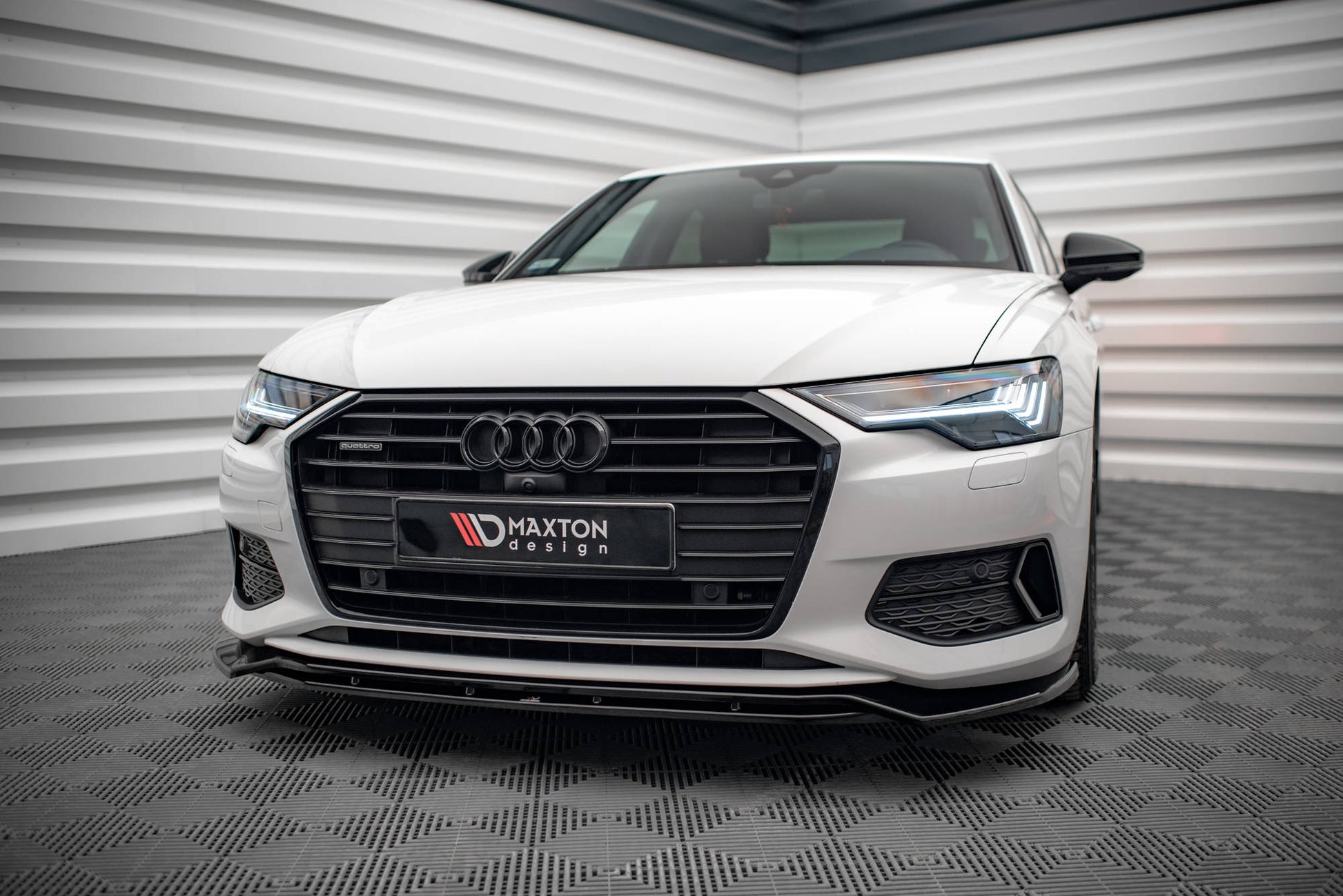 Front Ansatz V.3 für Audi A6 C8 schwarz Hochglanz