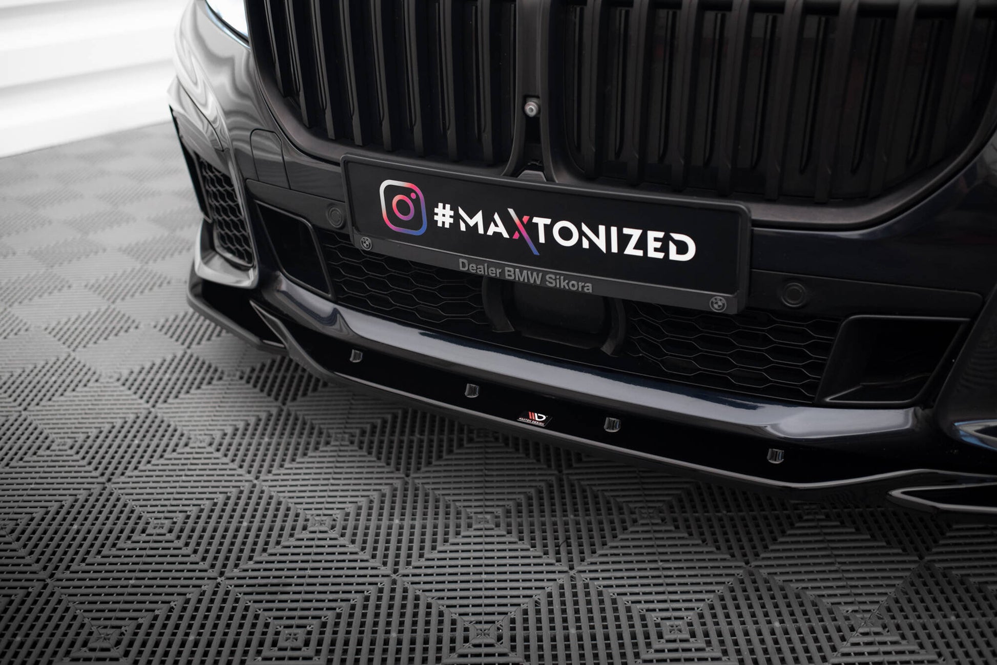 Front Ansatz V.3 für BMW 7 M-Paket G11 / G12 Facelift schwarz Hochglanz