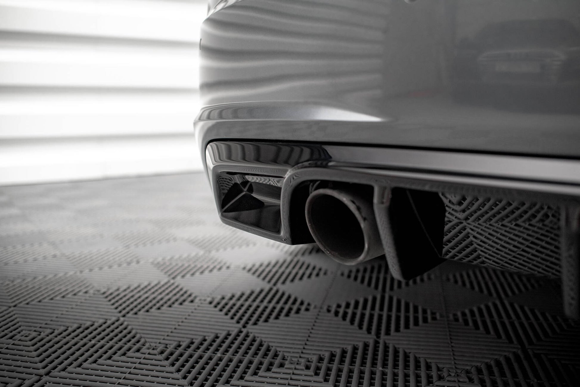Diffusor Heck Ansatz für Audi TT S-Line 8S schwarz Hochglanz