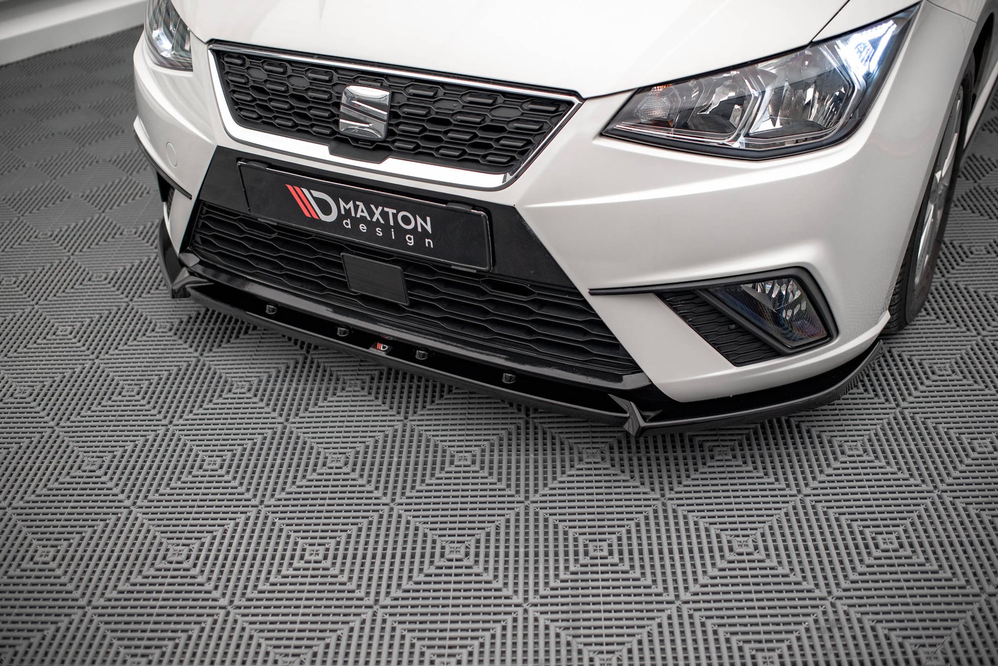 Front Ansatz V.1 für Seat Ibiza FR/ Standard Mk5 schwarz Hochglanz
