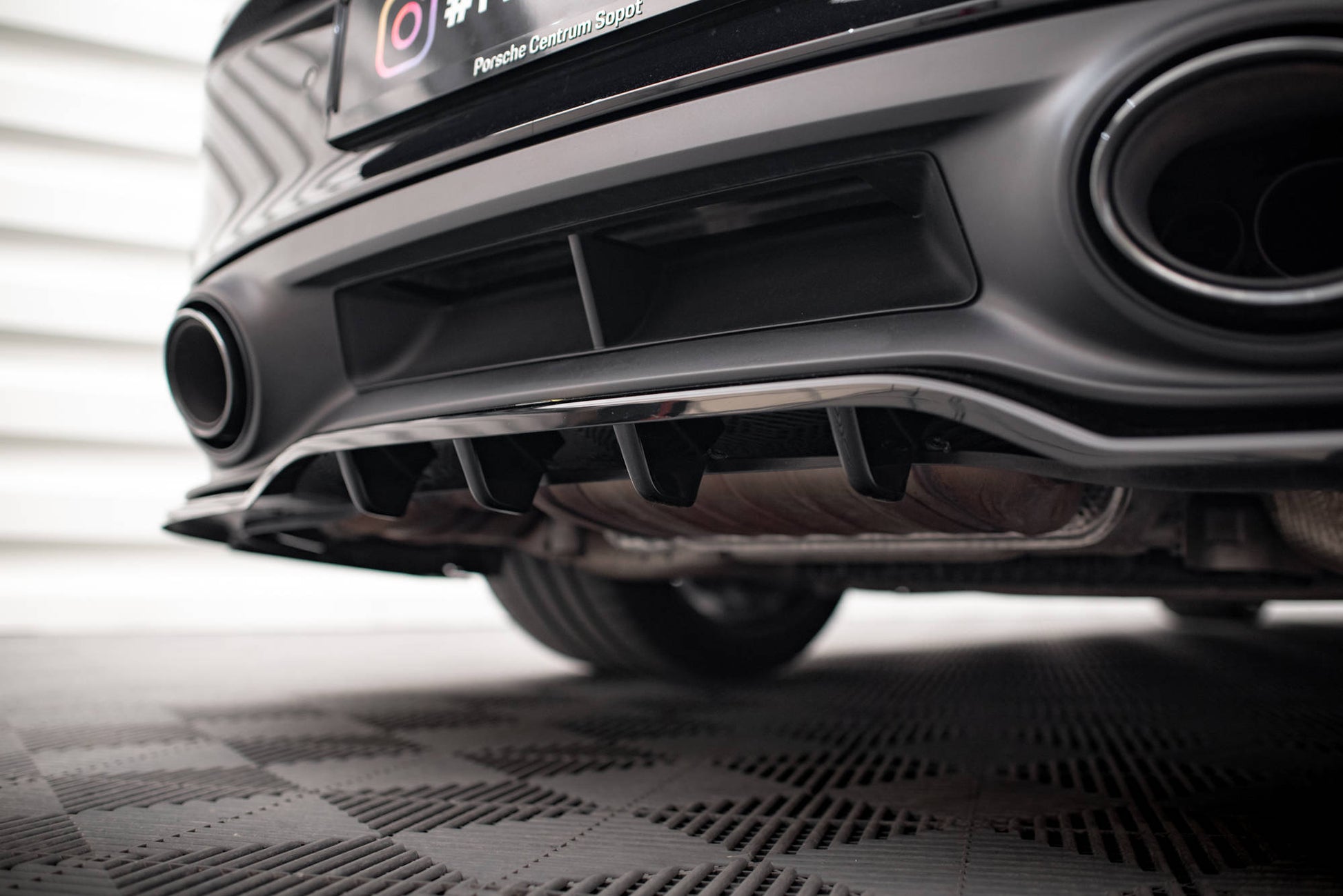 Mittlerer Cup Diffusor DTM Look Heck Ansatz für Porsche 911 Turbo S 992 schwarz Hochglanz