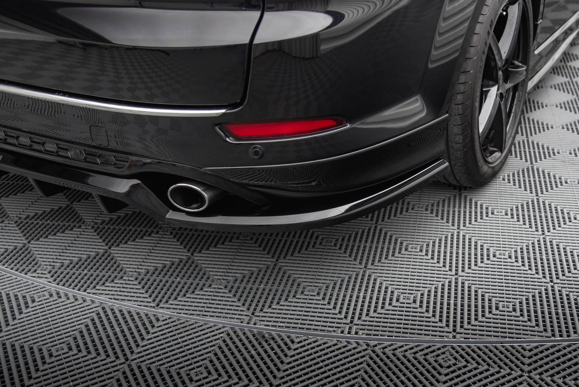 Mittlerer Cup Diffusor DTM Look Heck Ansatz für Ford Mondeo ST-Line Kombi Mk4 Facelift schwarz Hochglanz
