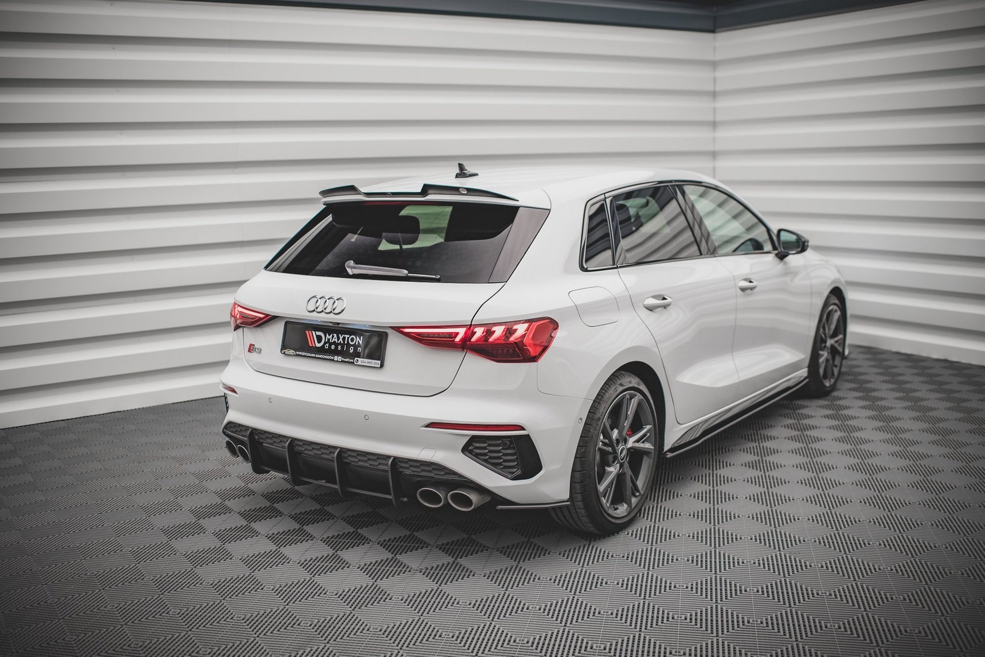 Spoiler CAP V.1 für Audi RS3 / S3 / A3 S-Line Sportback 8Y schwarz Hochglanz
