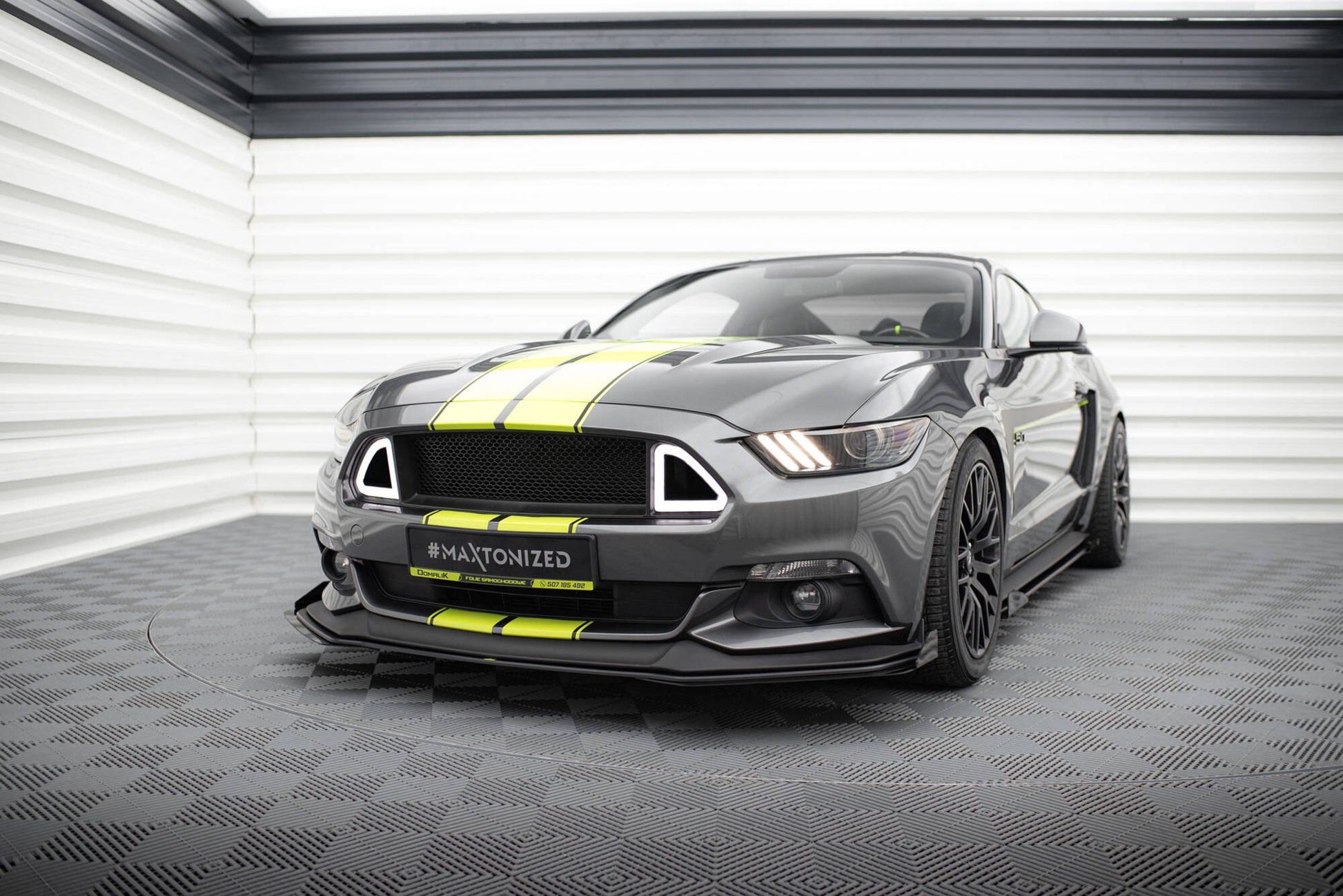 Street Pro Front Ansatz + Flaps für Ford Mustang GT Mk6  schwarz Hochglanz