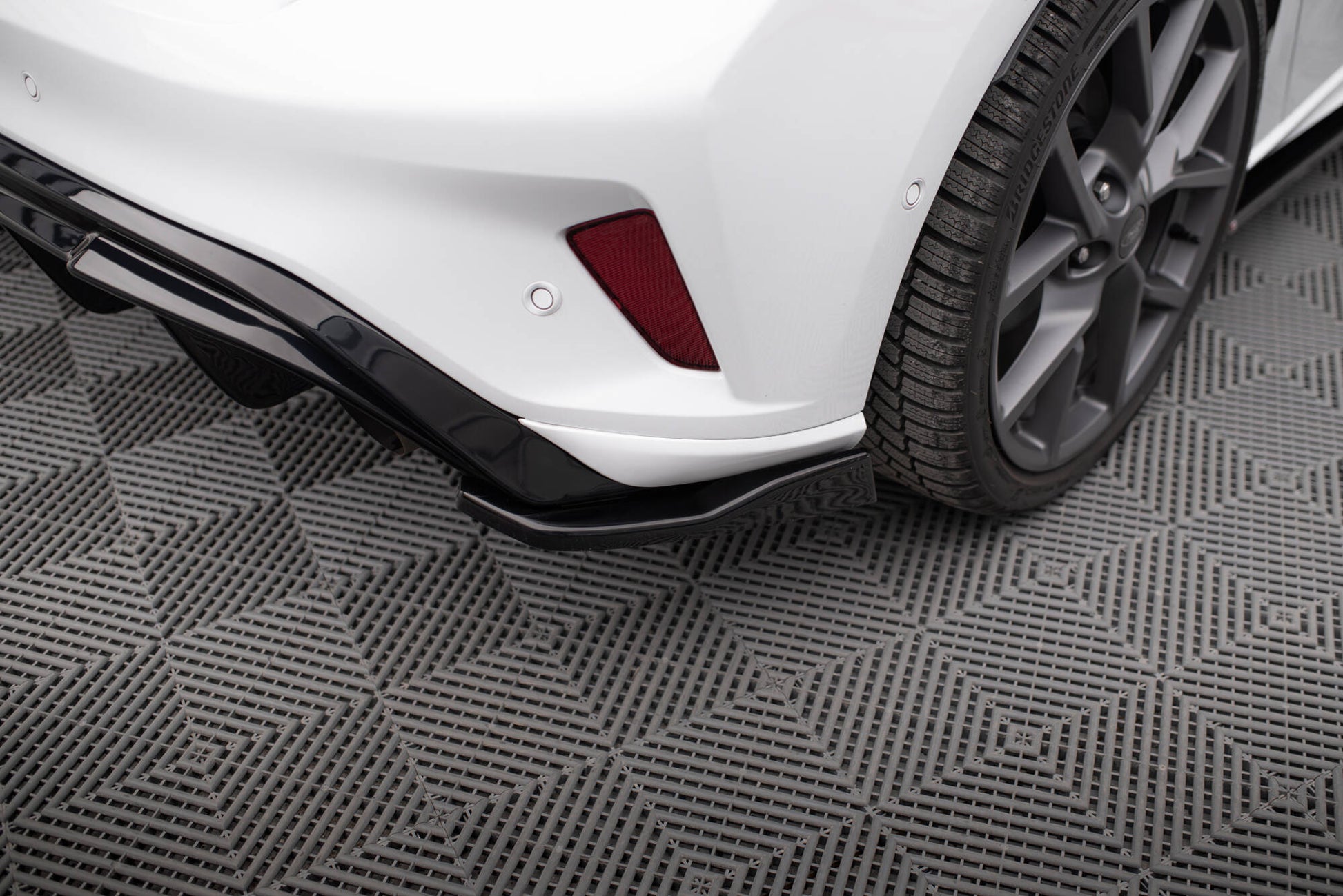 Heck Ansatz Flaps Diffusor V.3 für (Für heckansatz v.2) Ford Focus Hatchback ST Mk4  schwarz Hochglanz