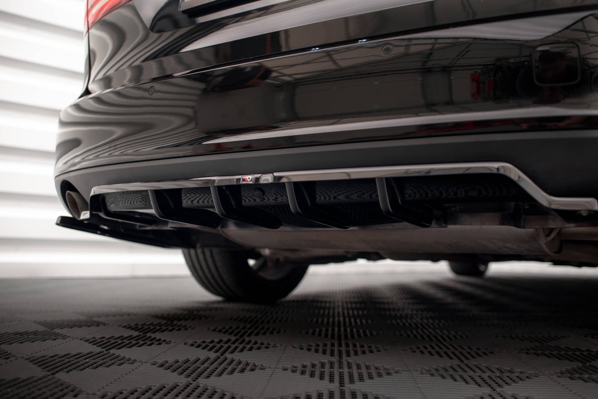 Mittlerer Cup Diffusor DTM Look Heck Ansatz V.2 für Volvo V90 Mk2 schwarz Hochglanz