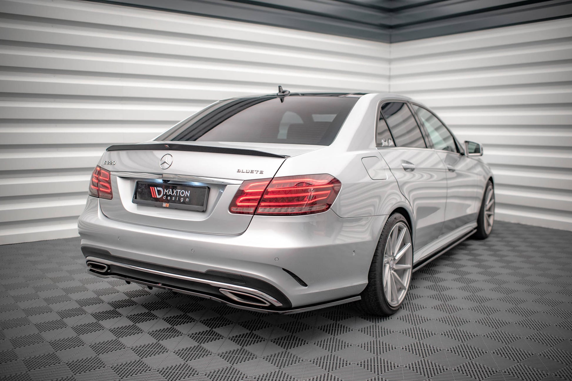 Spoiler CAP für Mercedes-Benz E63 AMG / AMG-Line / Standard Limousine W212 Facelift schwarz Hochglanz