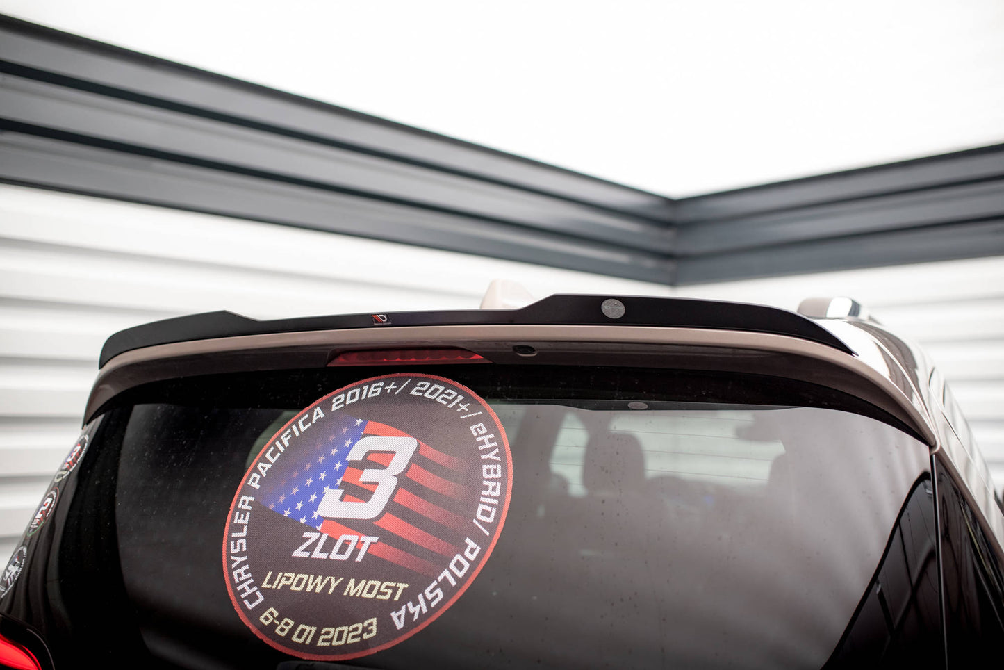 Spoiler CAP für Chrysler Pacifica Mk2 schwarz Hochglanz