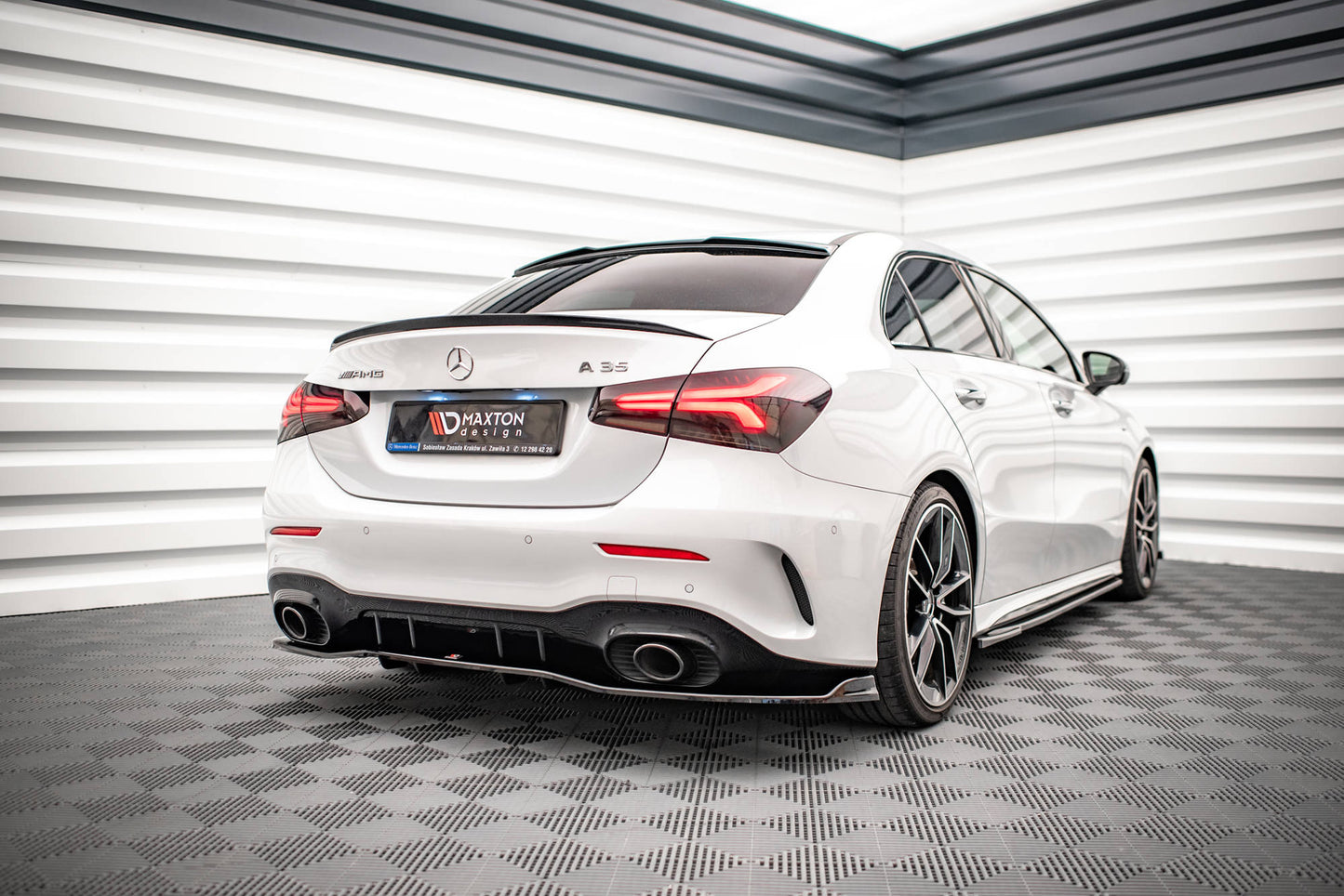 Mittlerer Cup Diffusor DTM Look Heck Ansatz V.2 für Mercedes A 35 AMG Limousine V177 schwarz Hochglanz