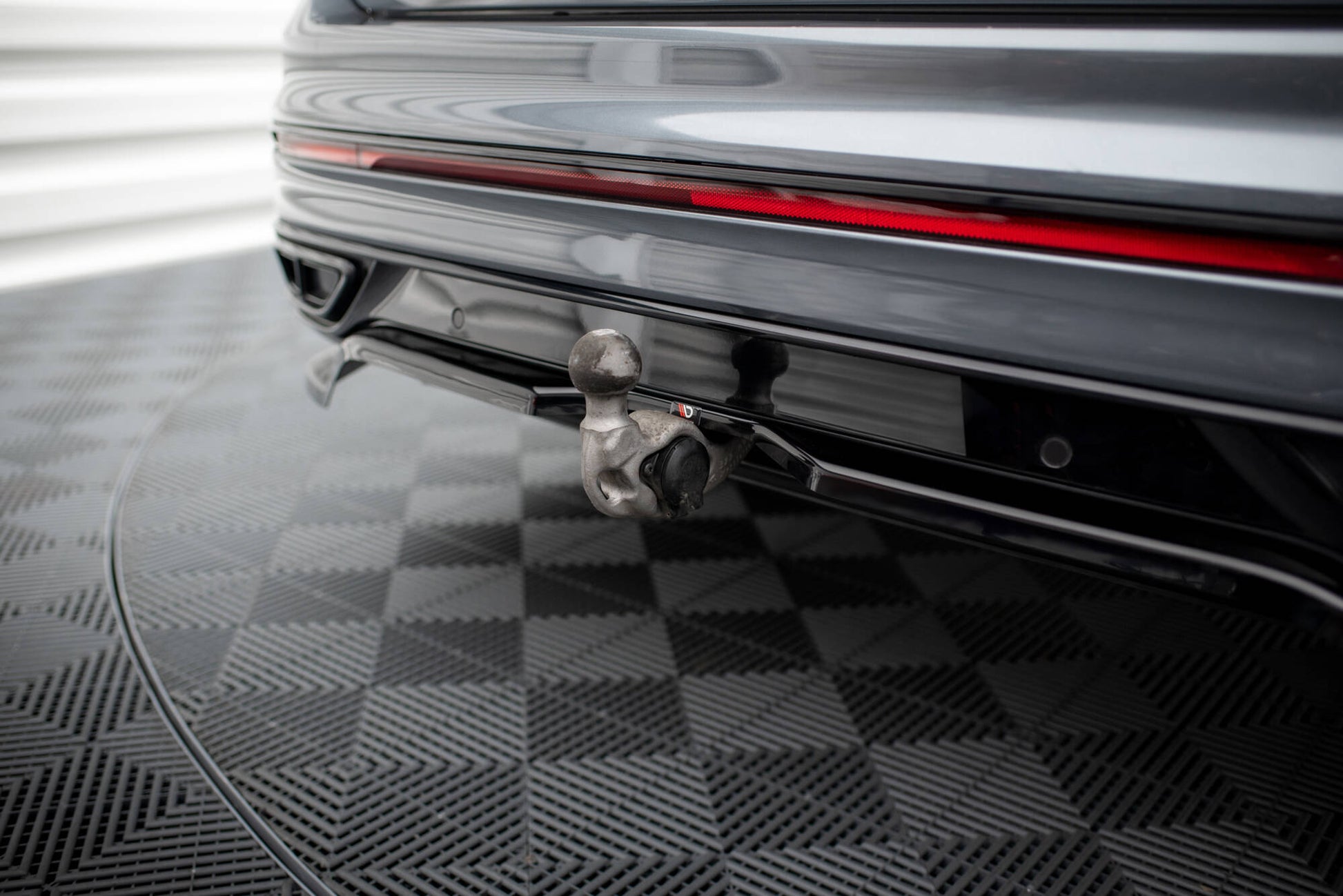 Mittlerer Cup Diffusor DTM Look Heck Ansatz für VW Tiguan Allspace R-Line Mk2 Facelift schwarz Hochglanz