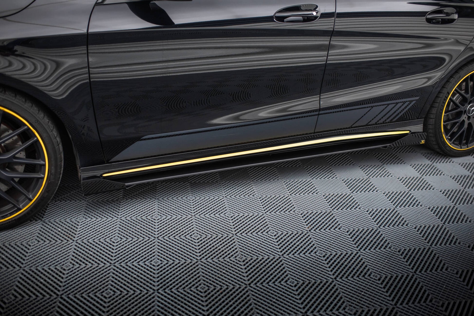 Street Pro Seitenschweller Ansatz für + Flaps Mercedes-AMG CLA 45 C117 Facelift schwarz Hochglanz