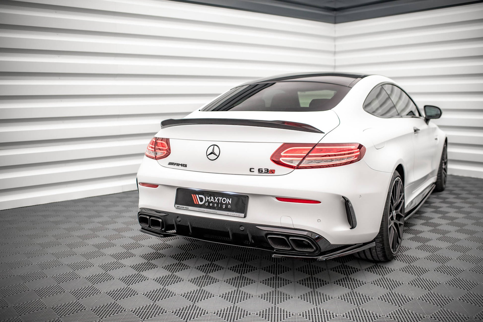 Heck Ansatz Flaps Diffusor für Mercedes-AMG C 63 AMG Coupe AMG Aero Pack C205 Facelift schwarz Hochglanz