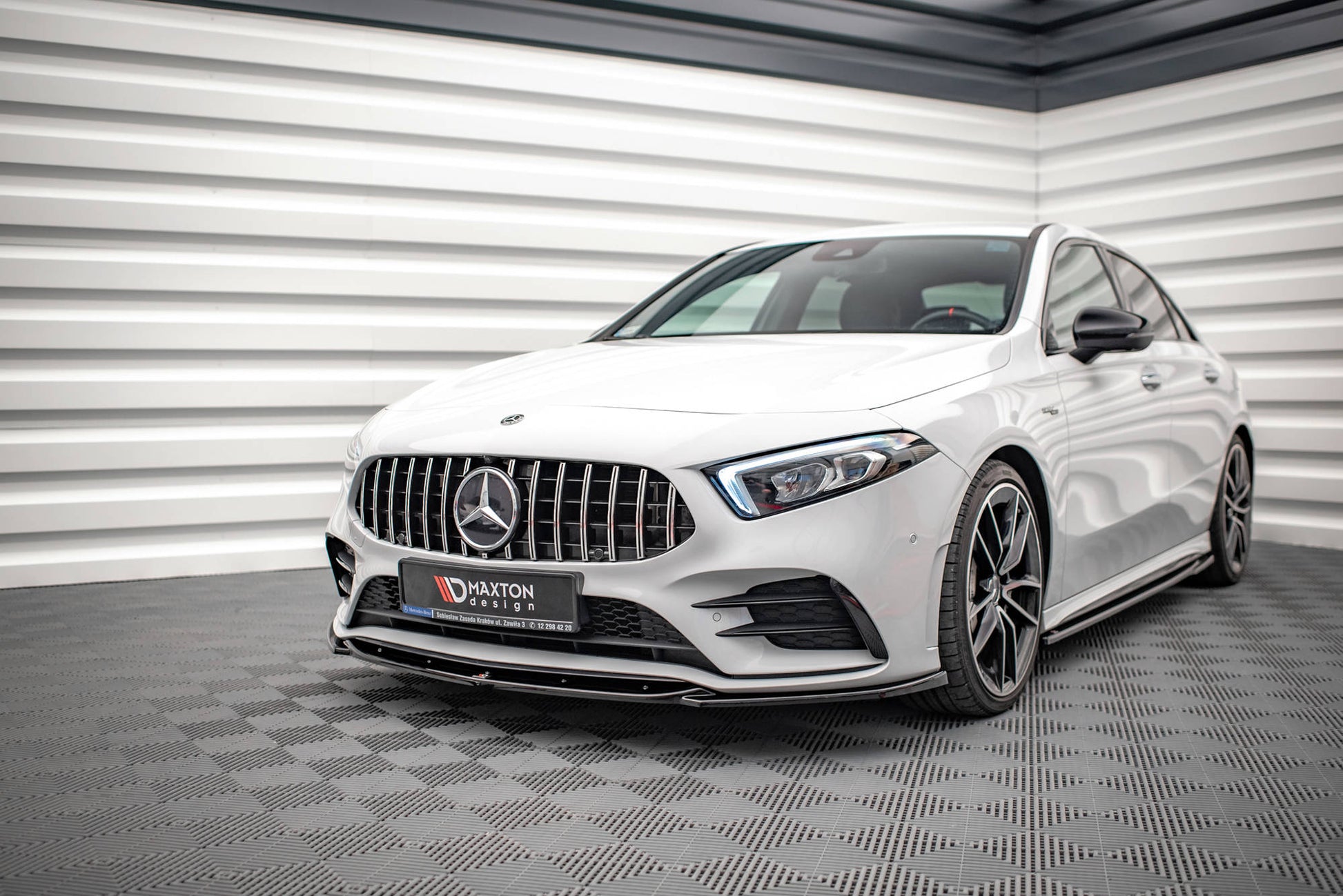 Front Ansatz V.5 für Mercedes A35 AMG / AMG-Line W177  schwarz Hochglanz