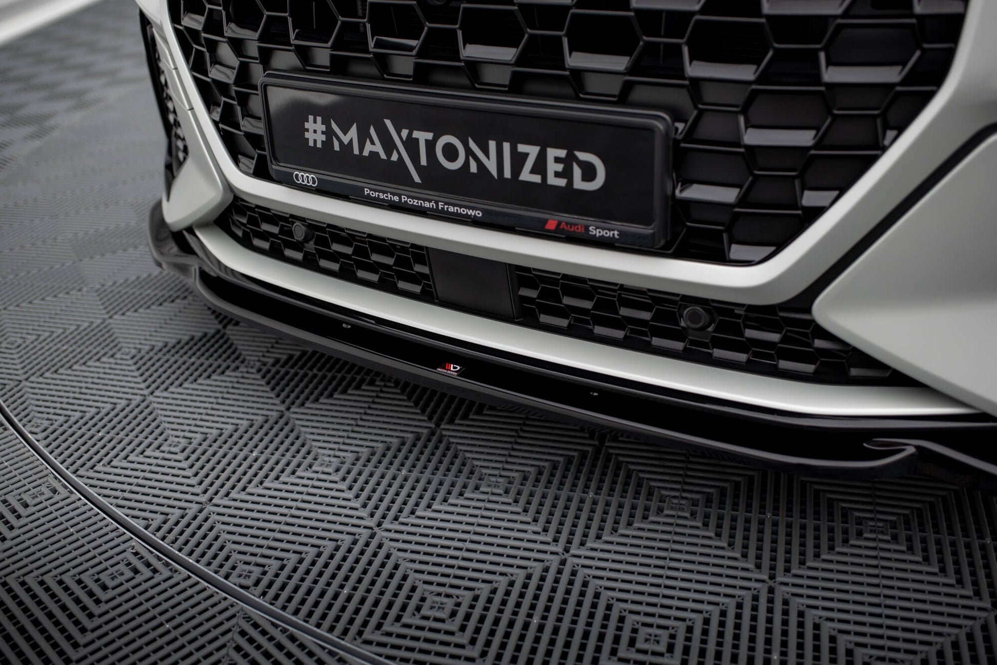 Front Ansatz V.1 für Audi RSQ3 F3 schwarz Hochglanz