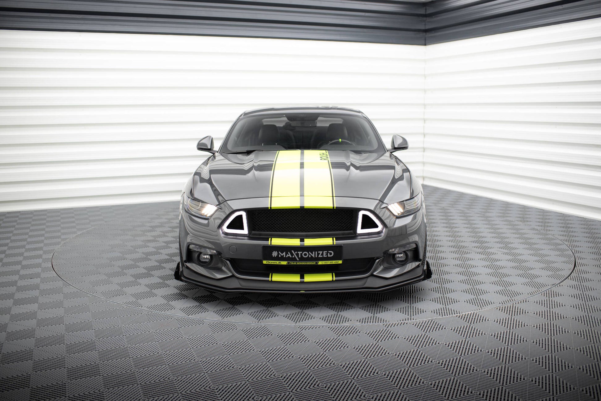 Street Pro Front Ansatz + Flaps für Ford Mustang GT Mk6  schwarz Hochglanz
