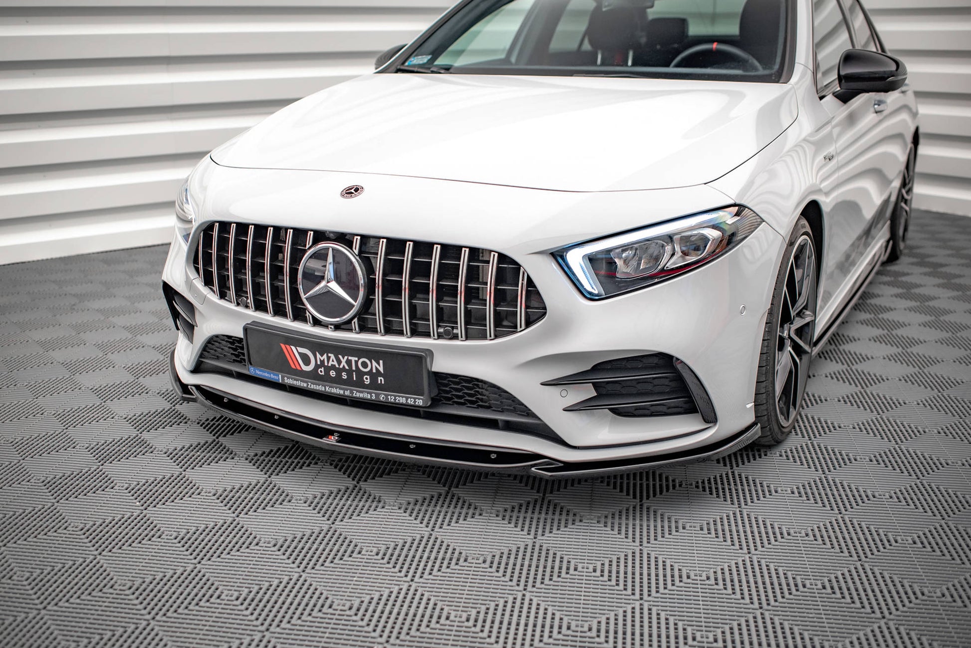 Front Ansatz V.5 für Mercedes A35 AMG / AMG-Line W177  schwarz Hochglanz