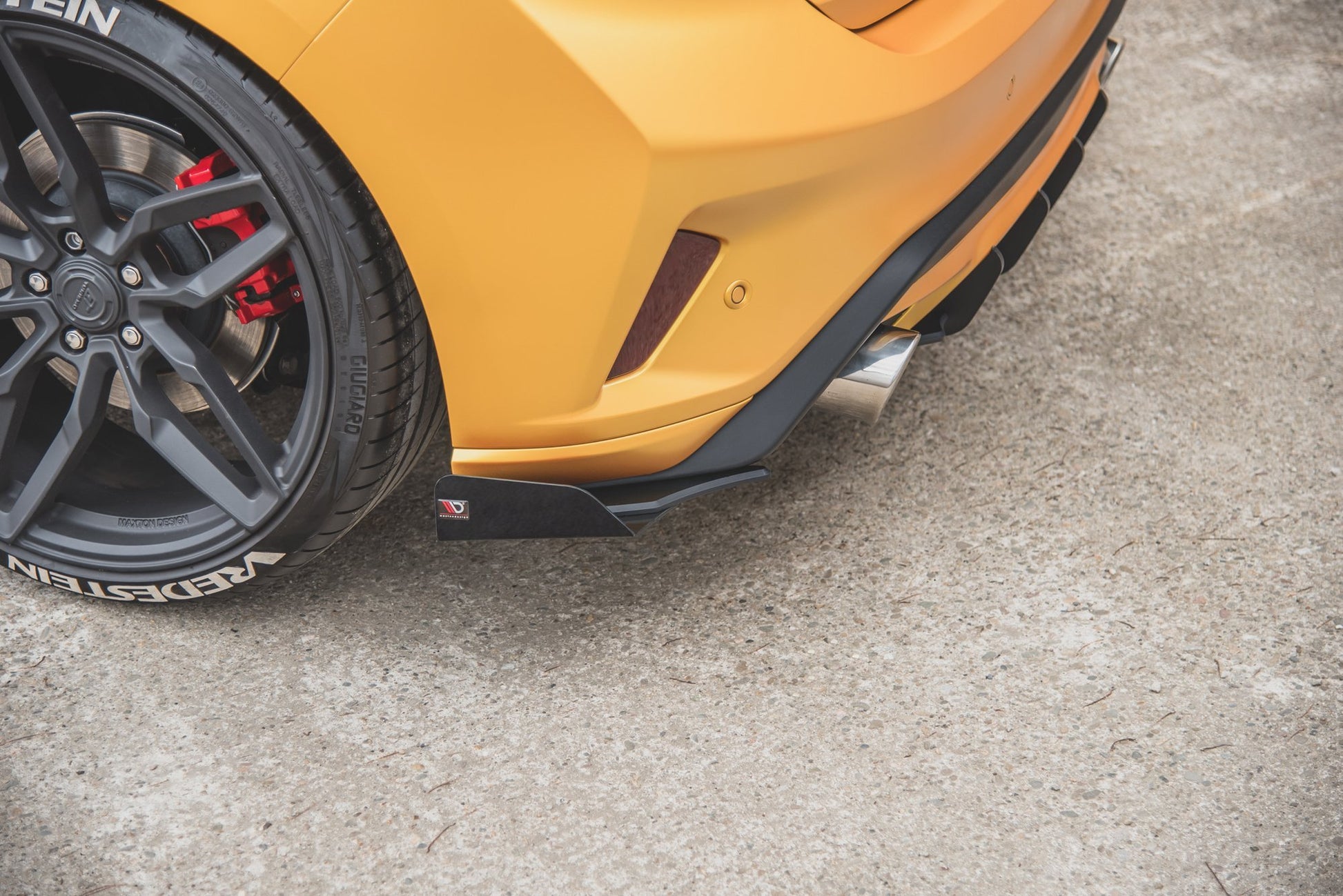 Street Pro Heck Ansatz Flaps Diffusor +Flaps für Ford Focus ST Mk4 schwarz Hochglanz