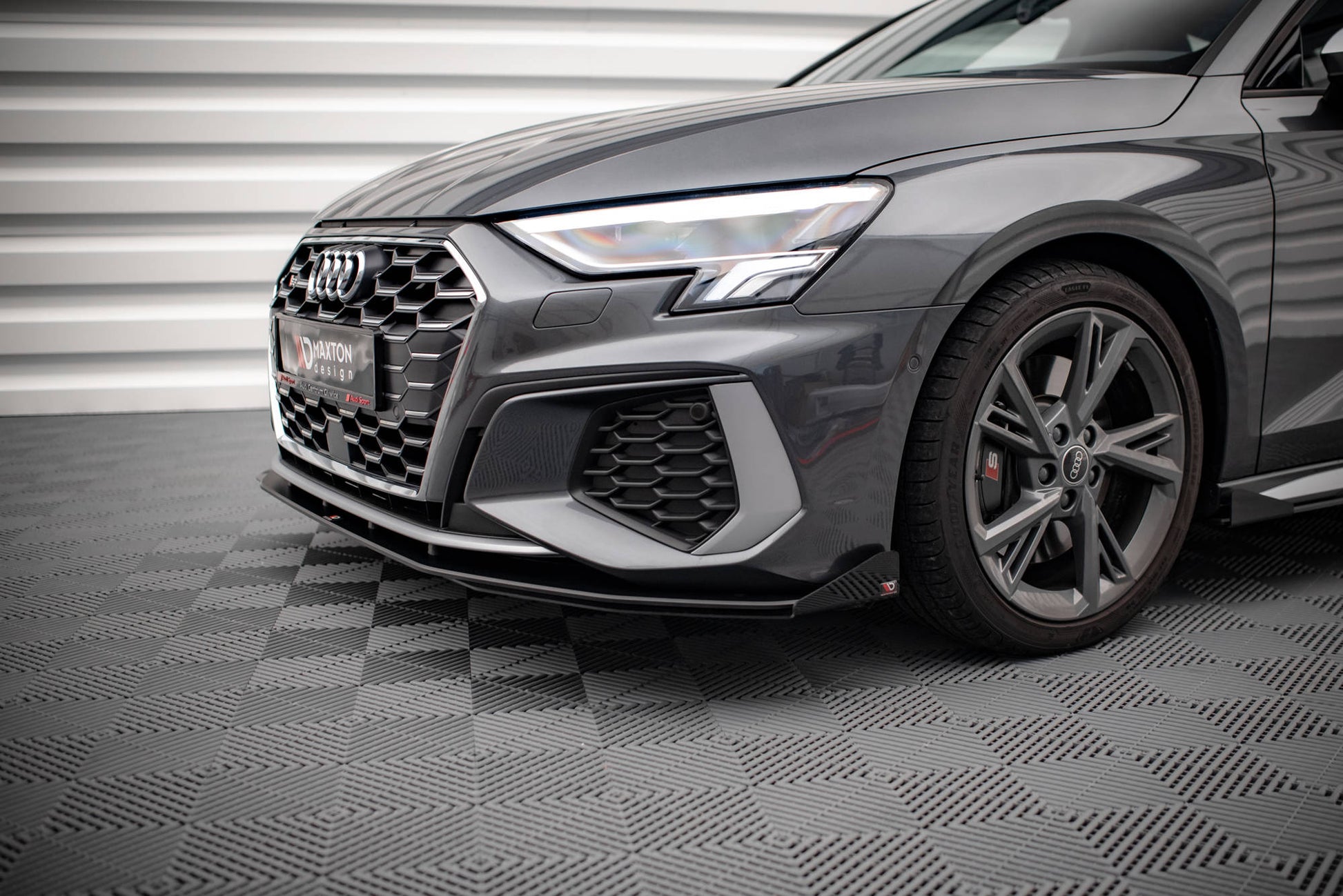 Street Pro Front Ansatz für +Flaps für  + Flaps Audi S3 / A3 S-Line 8Y schwarz Hochglanz
