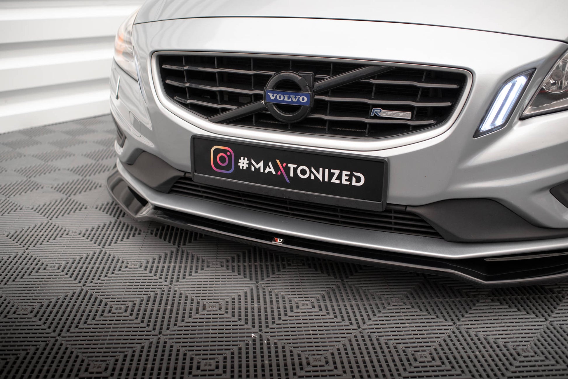Front Ansatz V.2 für Volvo S60 R-Design Mk2 schwarz Hochglanz