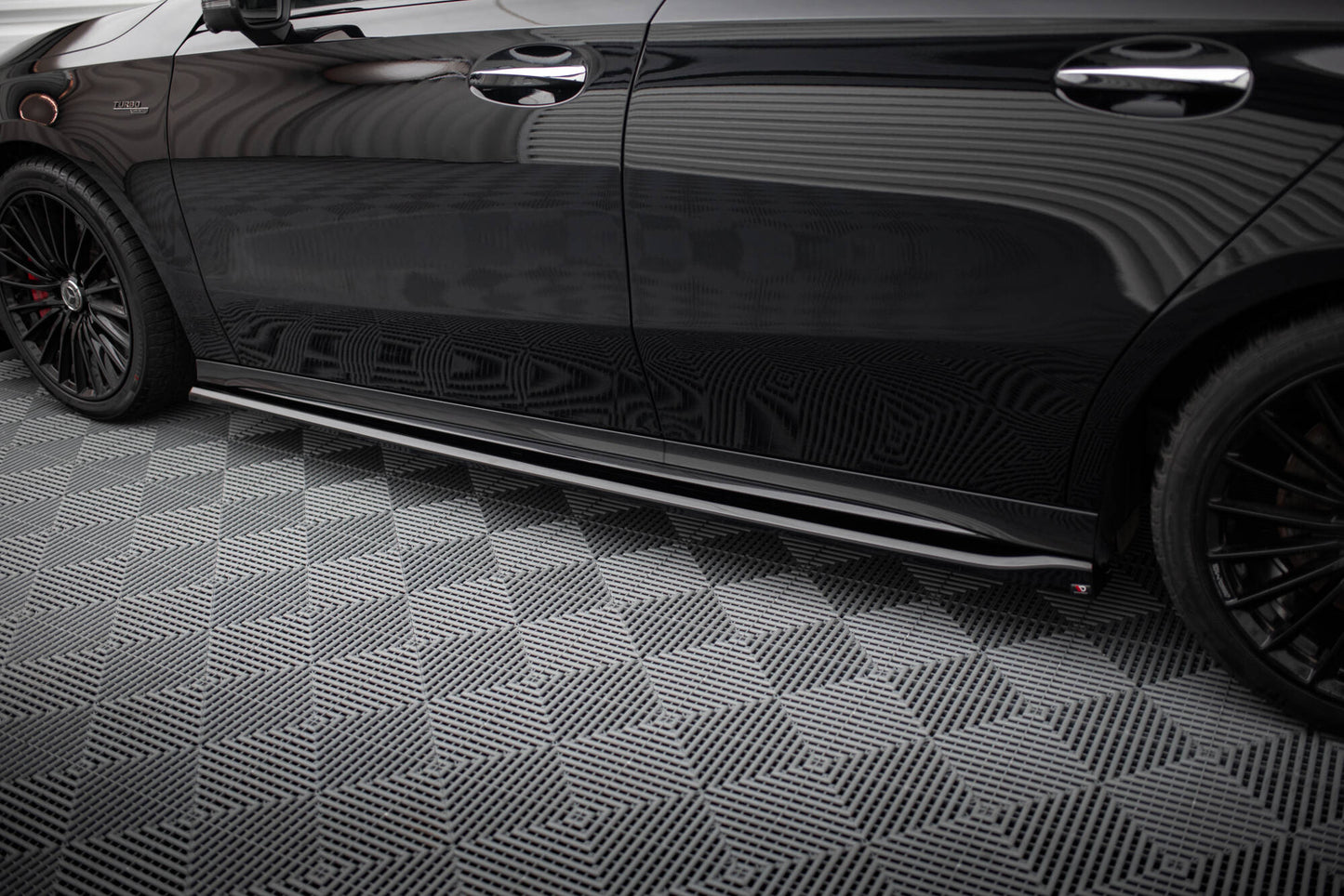 Seitenschweller Ansatz für Mercedes-AMG A35 W177 Facelift schwarz Hochglanz