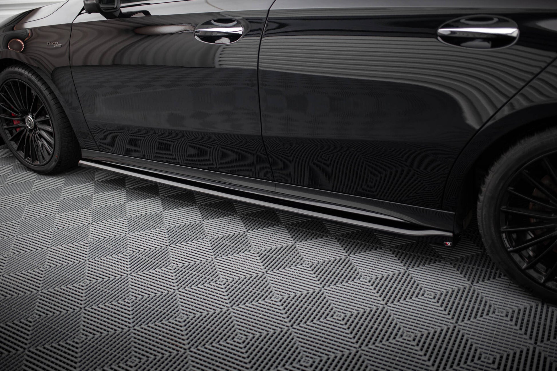Seitenschweller Ansatz für Mercedes-AMG A35 W177 Facelift schwarz Hochglanz