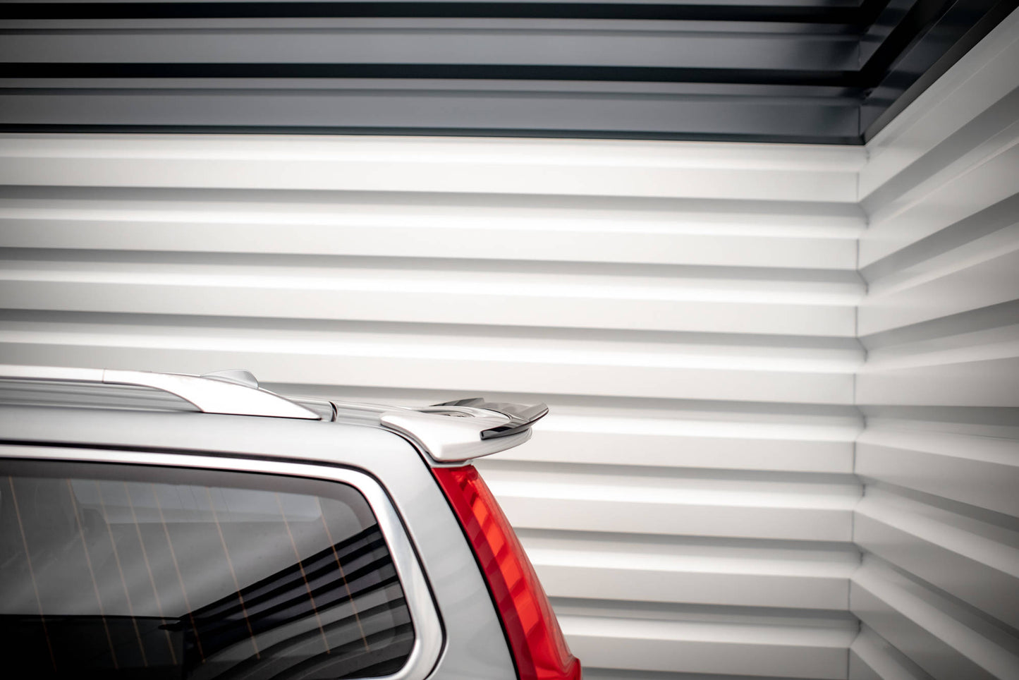 Spoiler CAP V.2 für Volvo V70 Mk3 schwarz Hochglanz