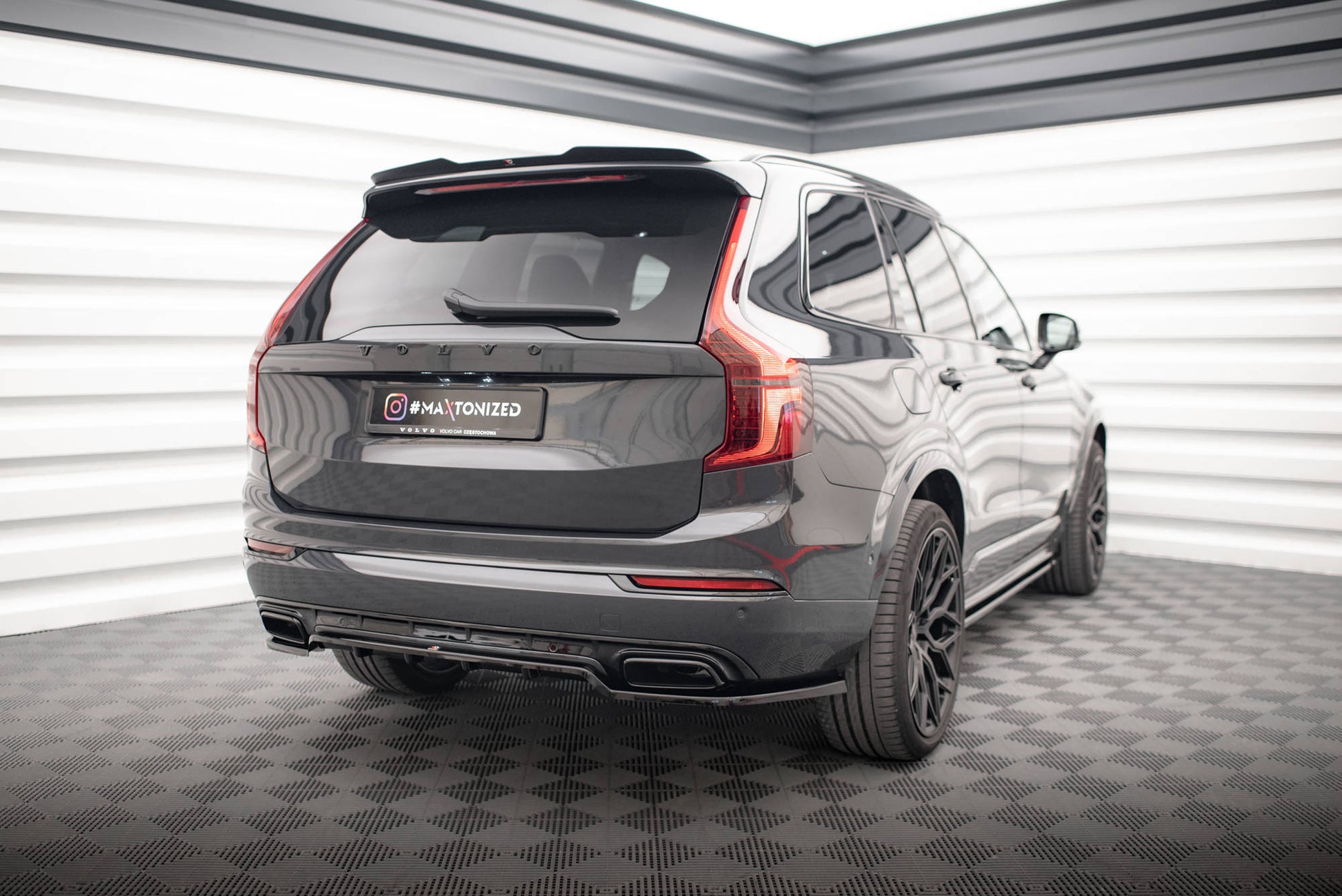 Mittlerer Cup Diffusor DTM Look Heck Ansatz für Volvo XC90 R-Design Mk2 Facelift schwarz Hochglanz