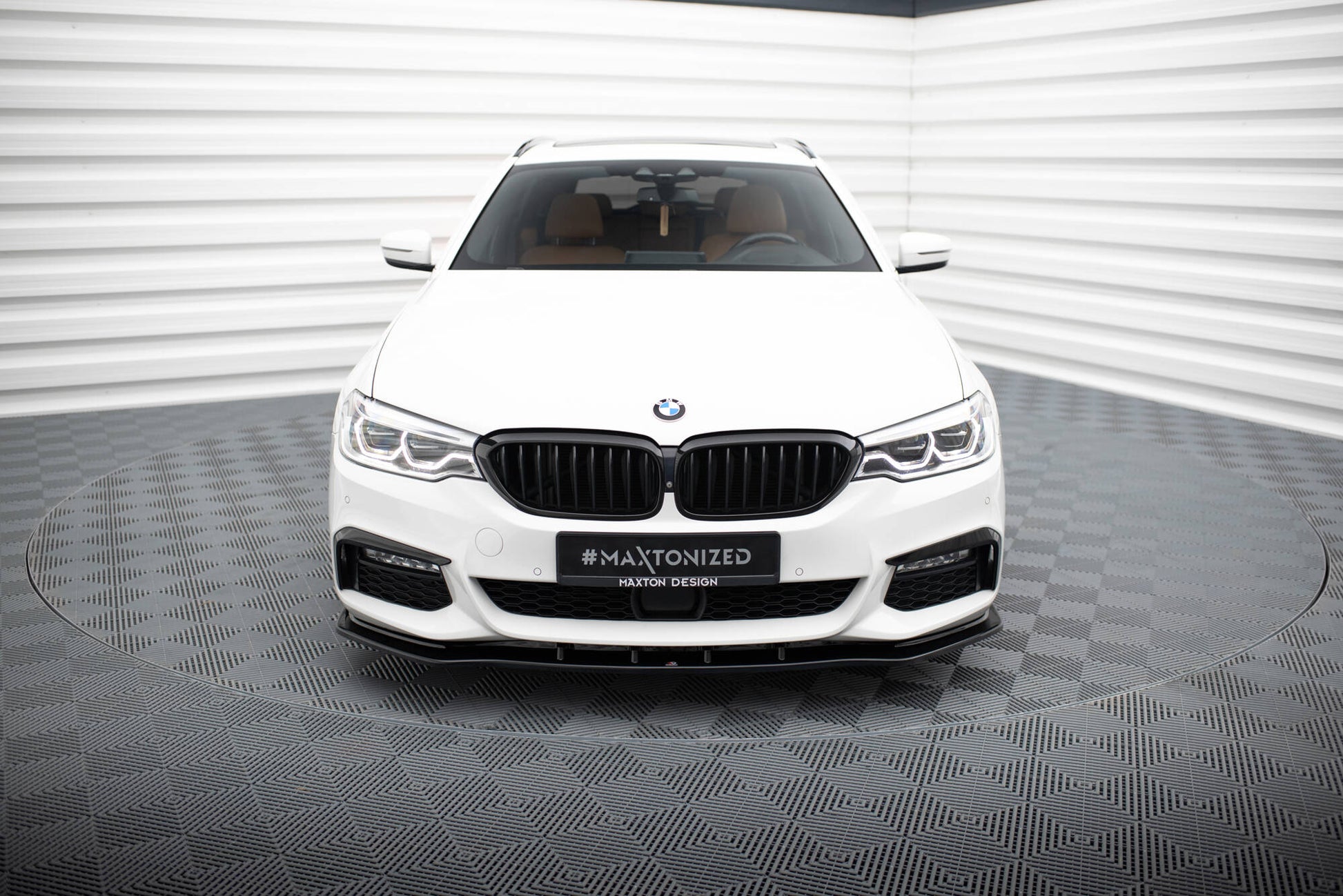 Front Ansatz V.1 für BMW 5er M-Paket / M550d / M550i G30/ G31 M-Paket schwarz Hochglanz
