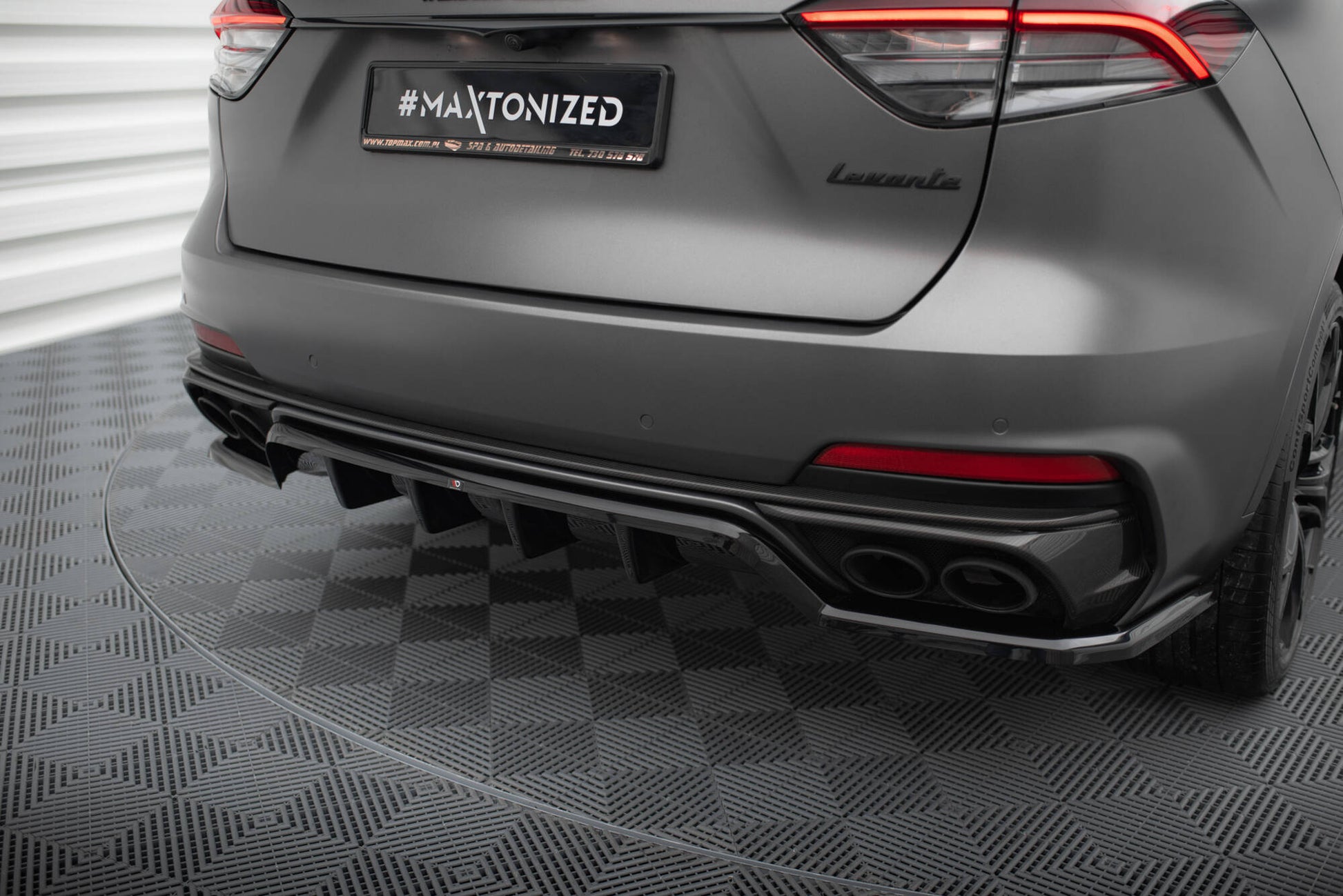 Mittlerer Cup Diffusor DTM Look Heck Ansatz für Maserati Levante Trofeo Mk1 schwarz Hochglanz