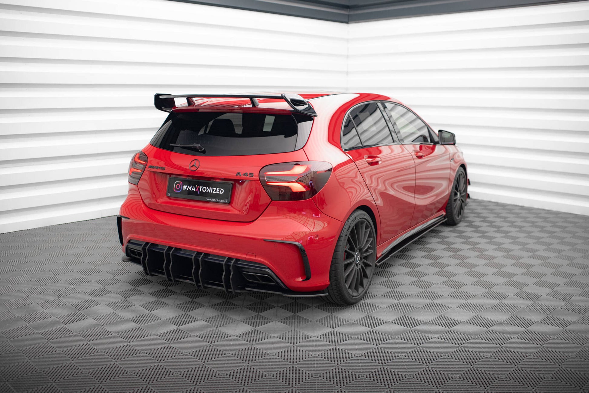 Heck Ansatz Flaps Diffusor für Mercedes A W176 AMG Facelift schwarz Hochglanz