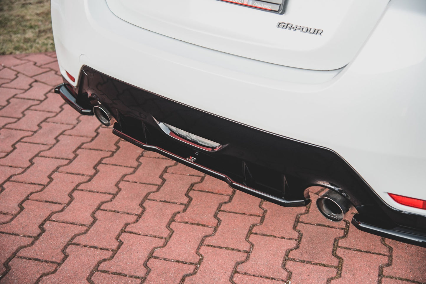 Mittlerer Diffusor Heck Ansatz für Toyota GR Yaris Mk4 Carbon Look