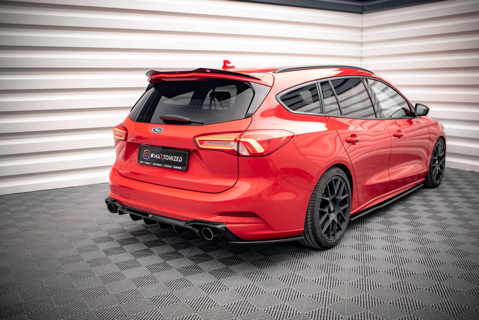 Diffusor Heck Ansatz V.2 für Ford Focus Kombi ST Mk4 schwarz Hochglanz