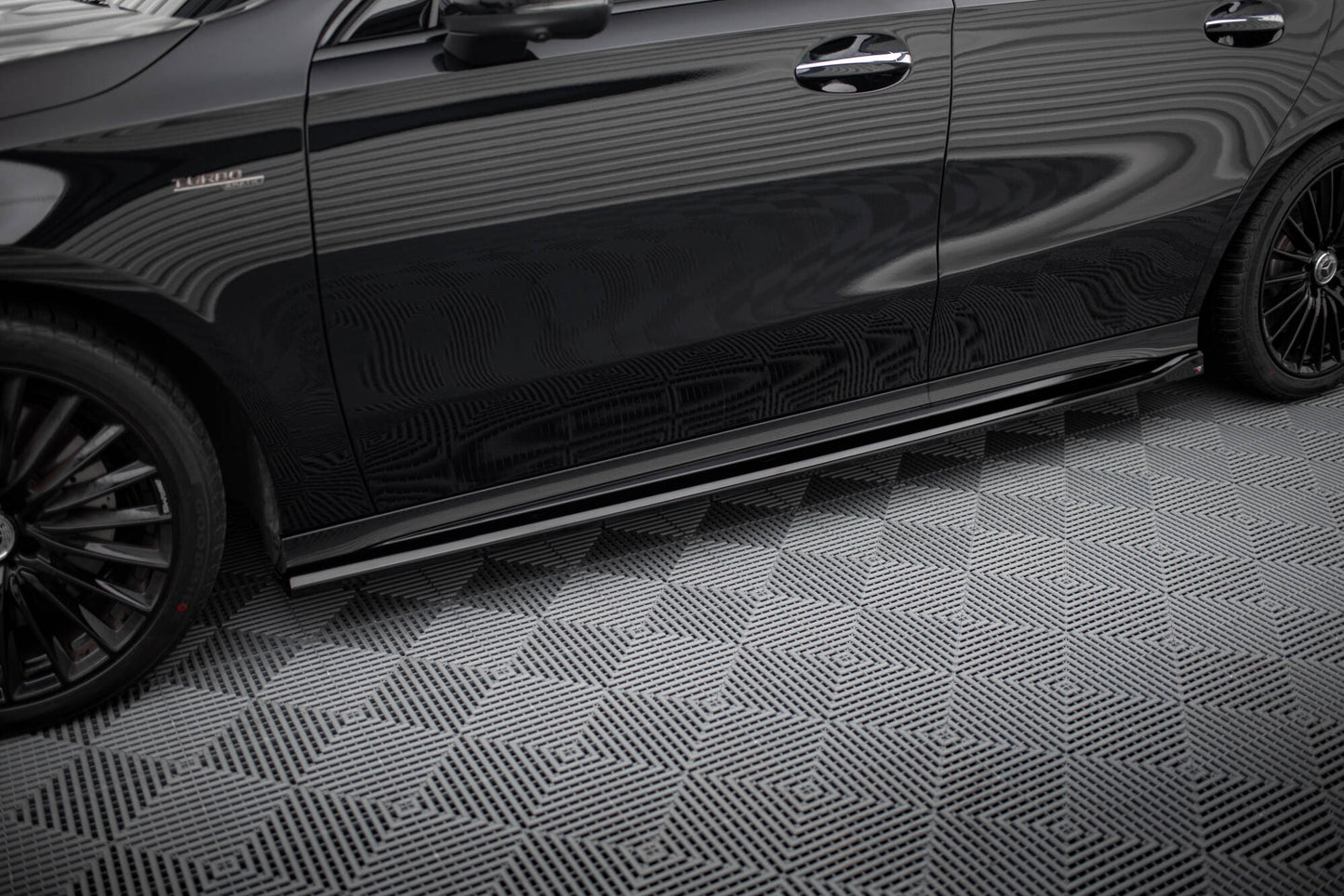 Seitenschweller Ansatz für Mercedes-AMG A35 W177 Facelift schwarz Hochglanz