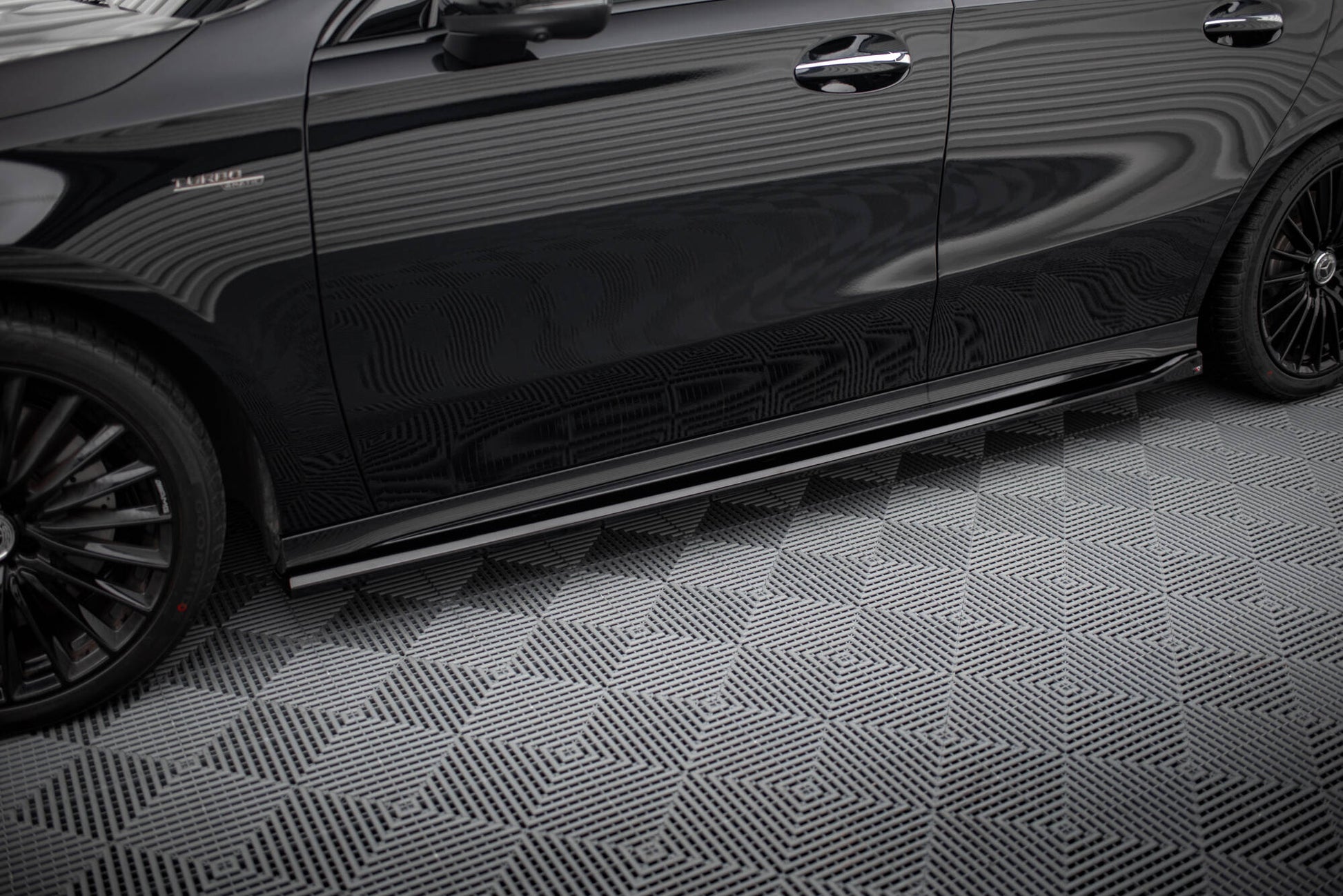 Seitenschweller Ansatz für Mercedes-AMG A35 W177 Facelift schwarz Hochglanz