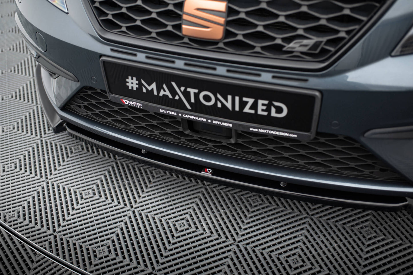 Front Ansatz V.6 für Seat Leon Cupra / FR Mk3 FL schwarz Hochglanz
