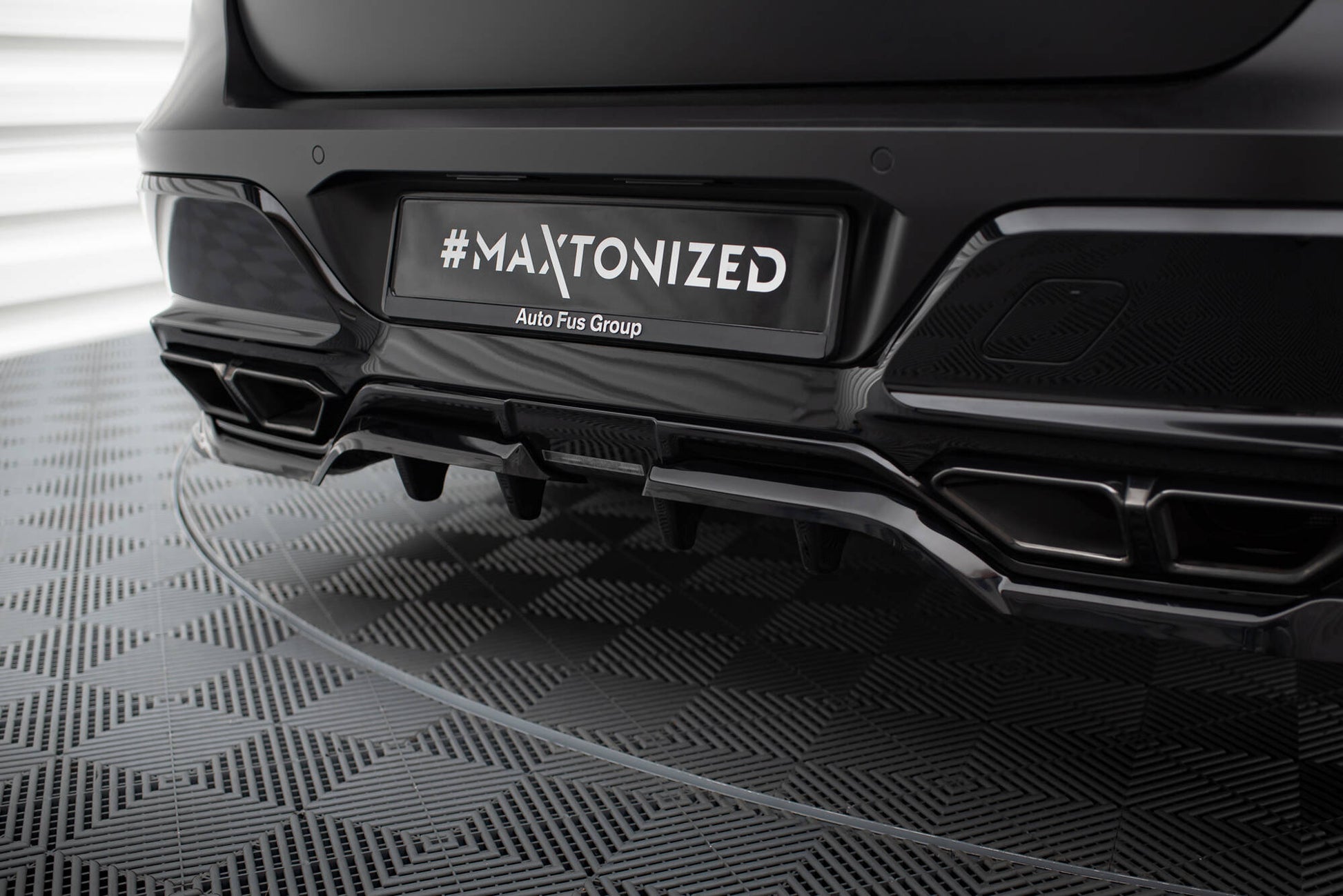 Mittlerer Cup Diffusor DTM Look Heck Ansatz für BMW M760e G70 schwarz Hochglanz