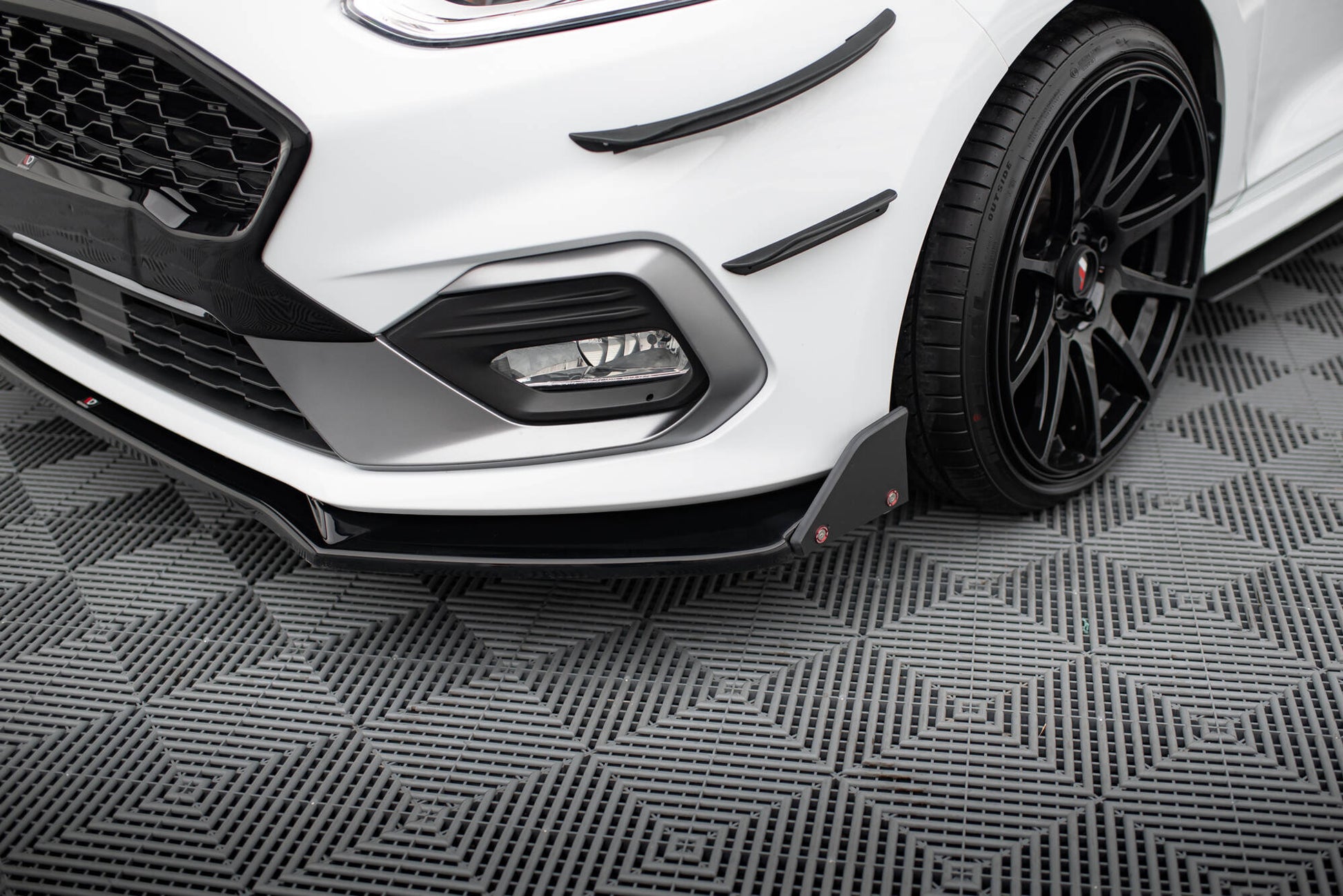 Front Ansatz V.4 + Flaps für Ford Fiesta ST / ST-Line