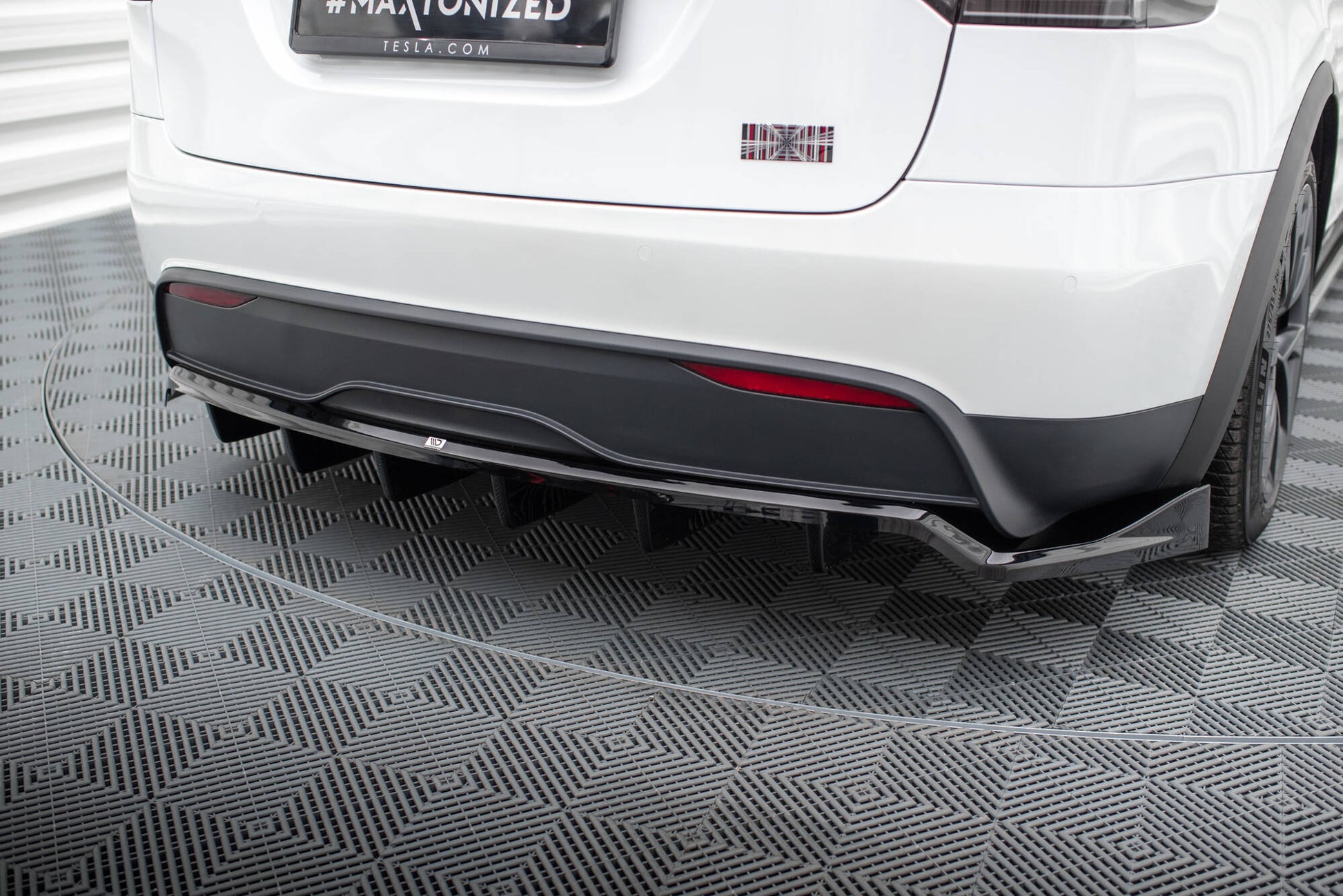 Mittlerer Cup Diffusor DTM Look Heck Ansatz für Tesla Model X Mk1 Facelift schwarz Hochglanz