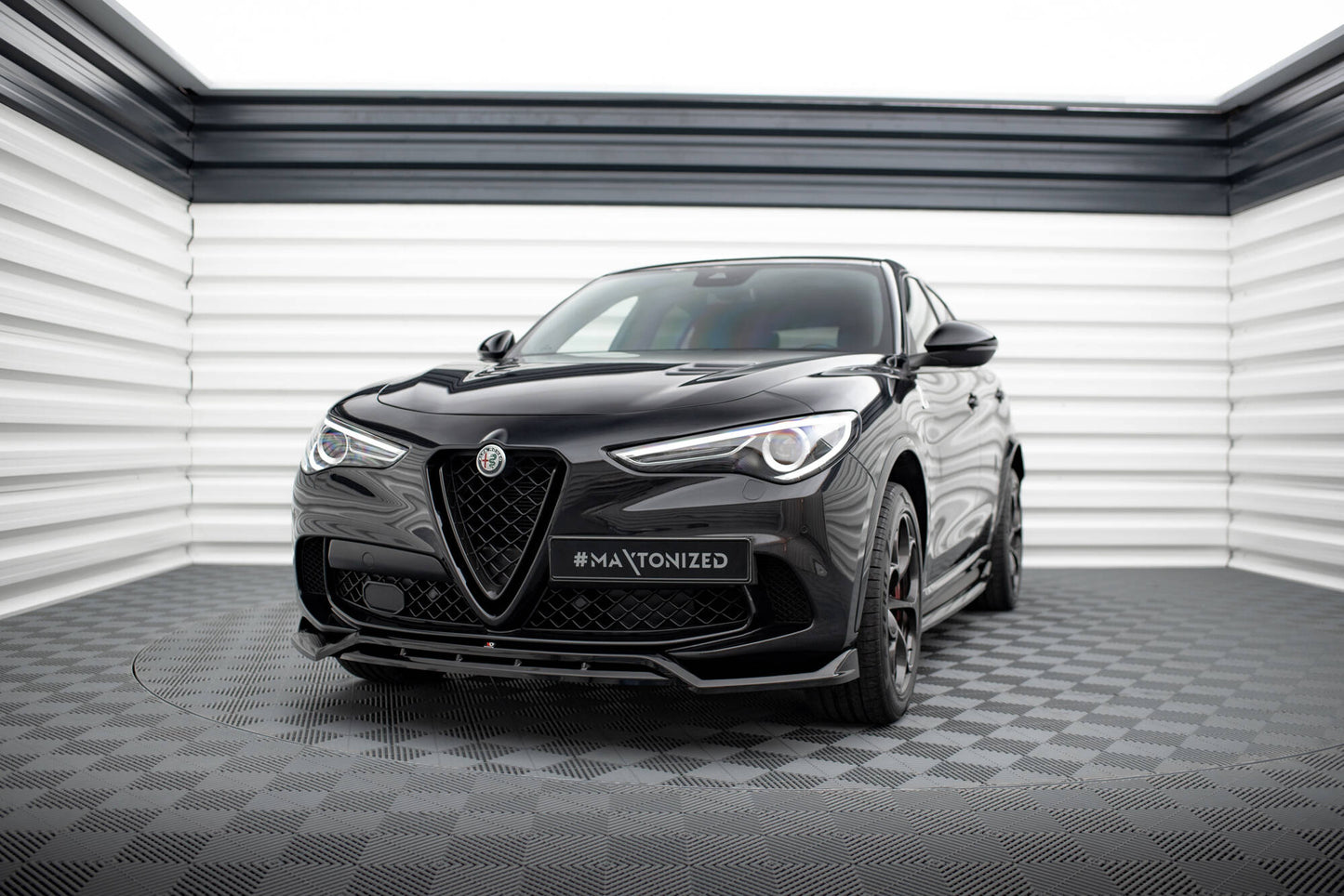 Front Ansatz für Alfa Romeo Stelvio Quadrifoglio Mk1 schwarz Hochglanz