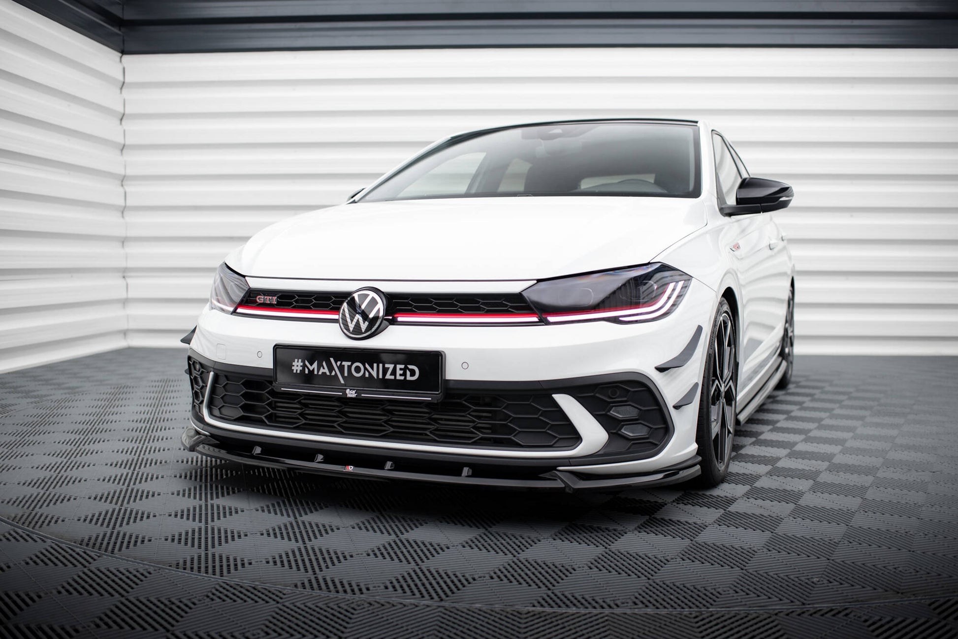 Front Ansatz V.2 für VW Polo GTI Mk6 Facelift schwarz Hochglanz