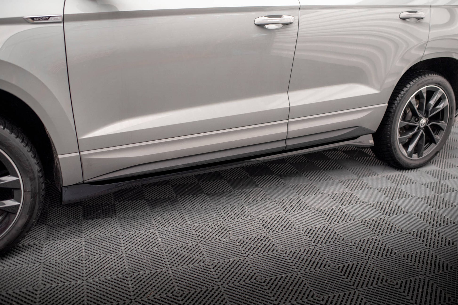 Seitenschweller Ansatz für Skoda Karoq Sportline Mk1  schwarz Hochglanz