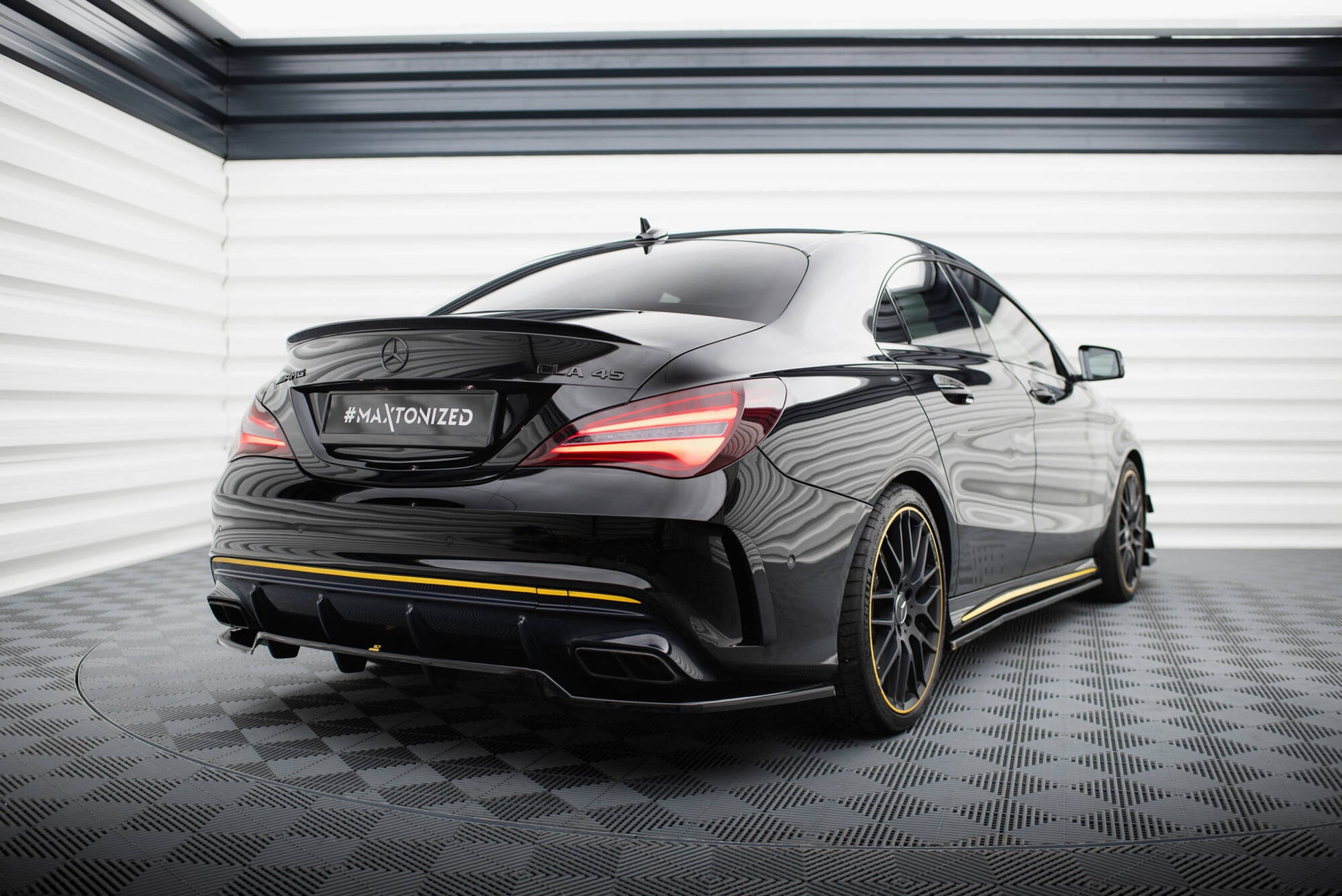 Mittlerer Cup Diffusor DTM Look Heck Ansatz für Mercedes-AMG CLA 45 C117 Facelift schwarz Hochglanz