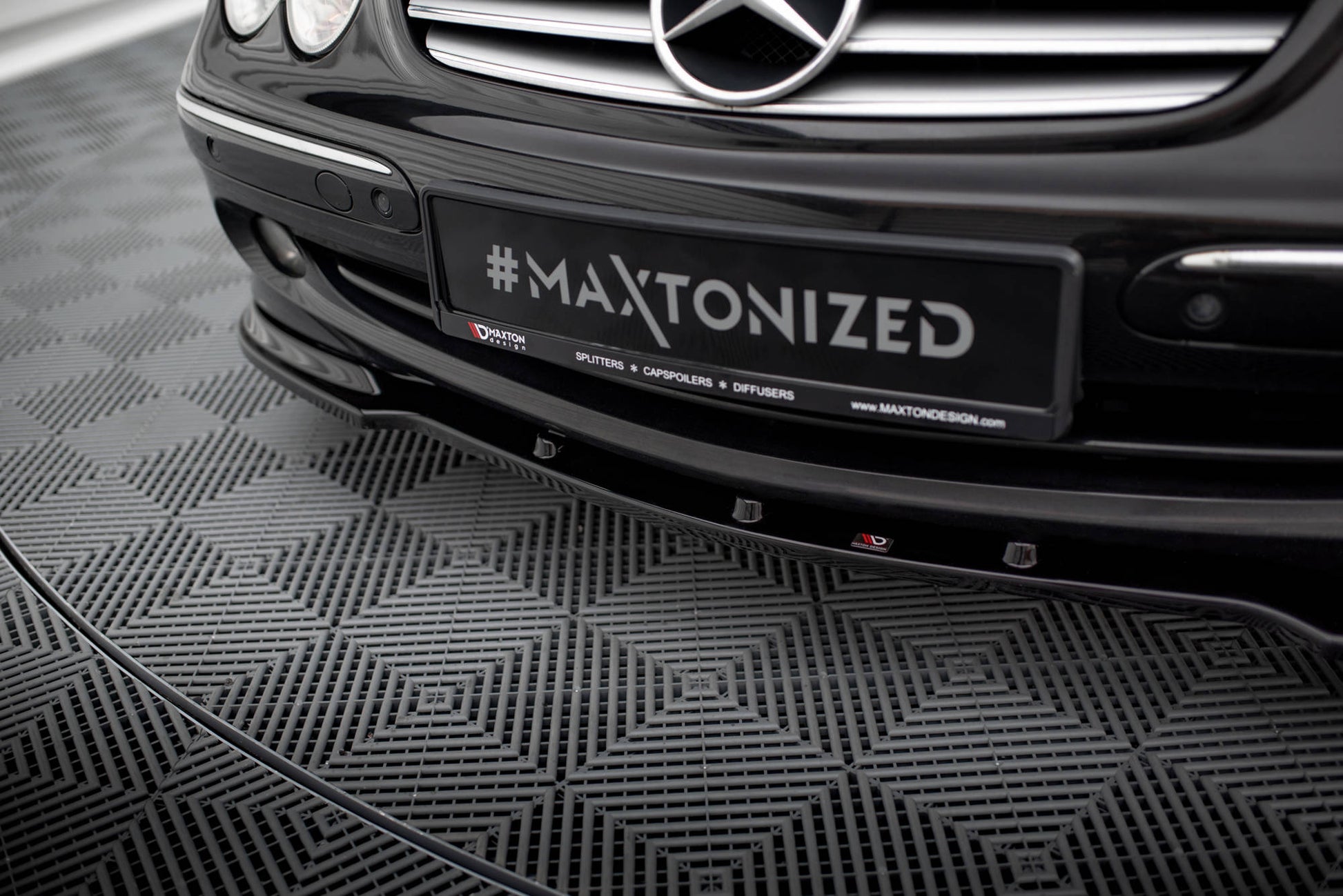 Front Ansatz V.1 für MERCEDES CLK W 209 FÜR STANDARD STOßSTANGE schwarz Hochglanz
