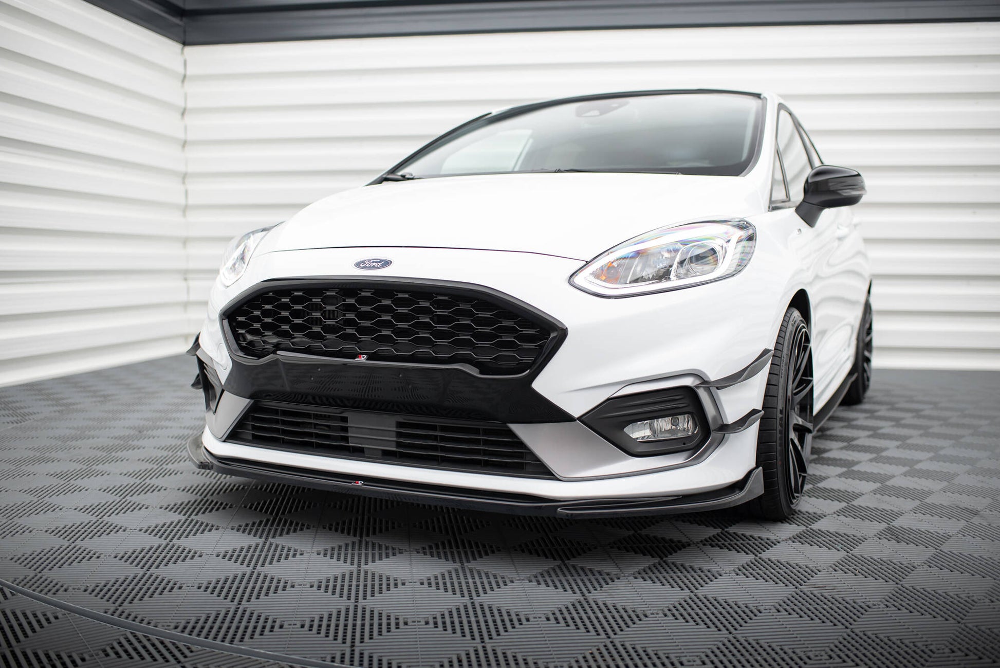 Front Ansatz V.4 für Ford Fiesta Mk8 ST / ST-Line schwarz Hochglanz