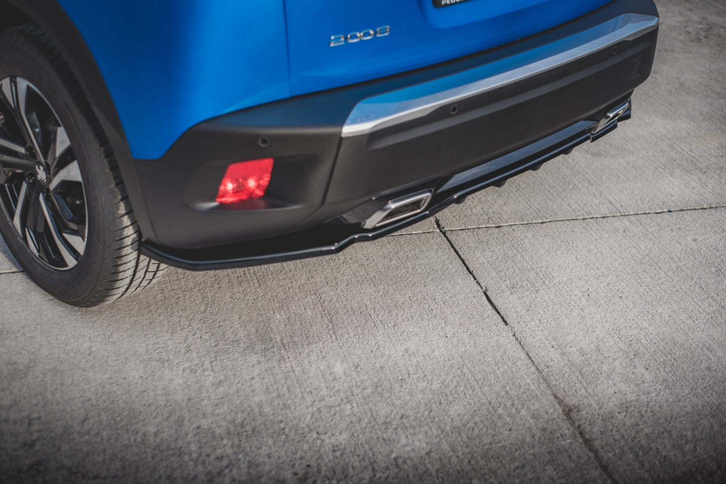 Mittlerer Cup Diffusor DTM Look Heck Ansatz für Peugeot 2008 Mk2 schwarz Hochglanz