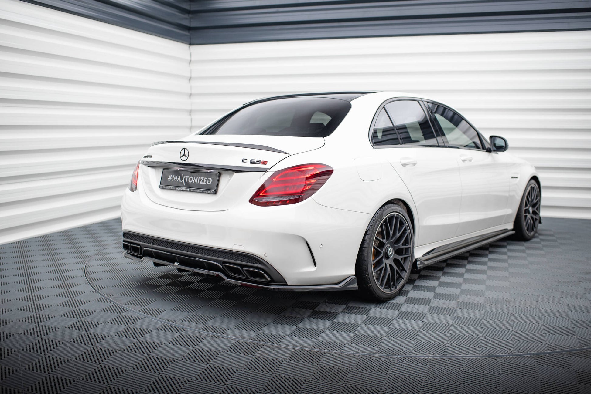 Mittlerer Cup Diffusor DTM Look Heck Ansatz für Mercedes-AMG C63 Limousine / Kombi W205 / S205 schwarz Hochglanz