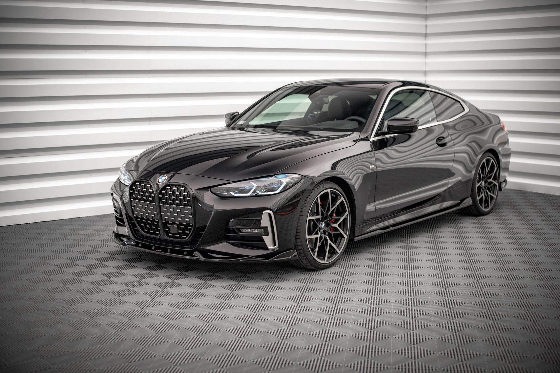 Front Ansatz V.2 für BMW 4er M-Paket / M440i G22 / G23 / G22 Facelift / G23 Facelift schwarz Hochglanz