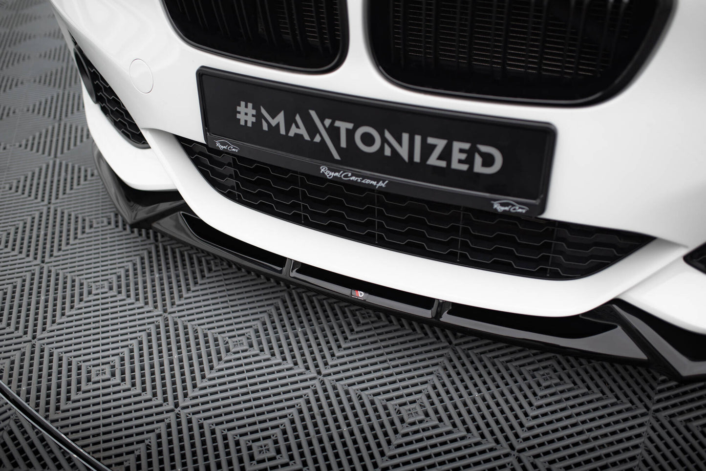 Front Ansatz V.5 für BMW 1er M-Paket / M140i F20 Facelift schwarz Hochglanz