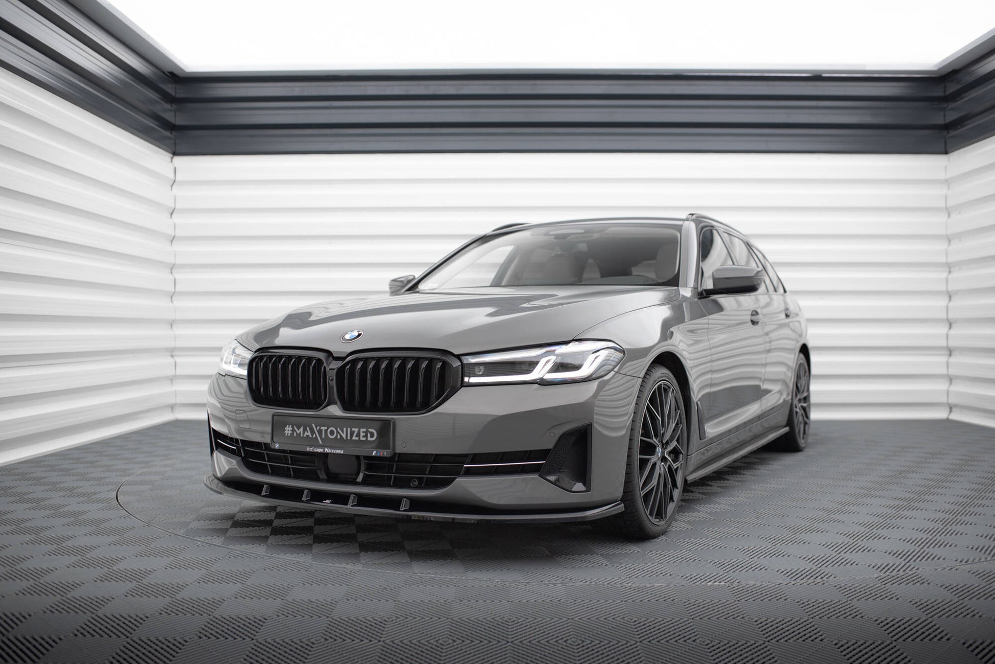 Front Ansatz V.1 für BMW 5er G30 / G31 Facelift schwarz Hochglanz