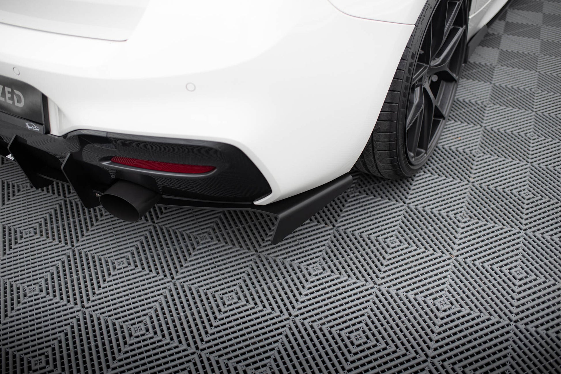 Heck Ansatz Flaps Diffusor für BMW 1er F20/F21 M-Power FACELIFT